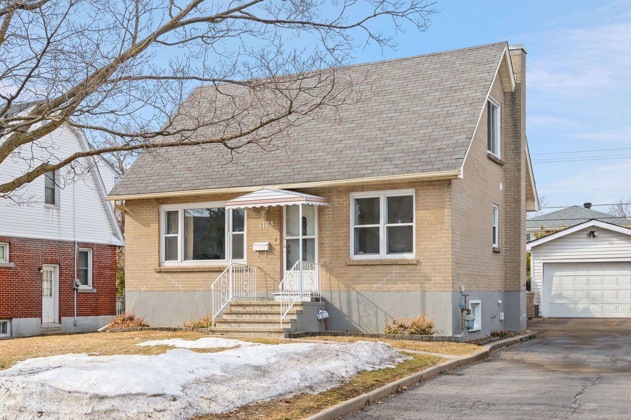 1123 Secord Avenue, Billings Bridge - Riverside Park and Area, ON K1H 8C9