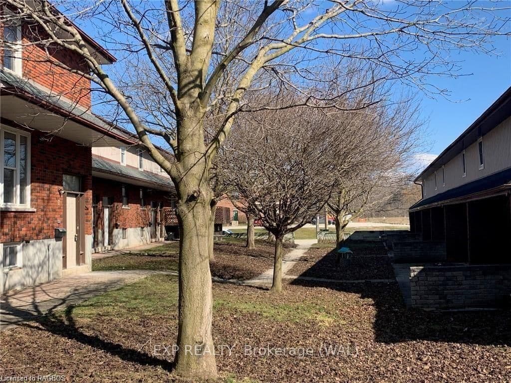 215 MCNAB Street 8, Brockton, ON N0G 2V0