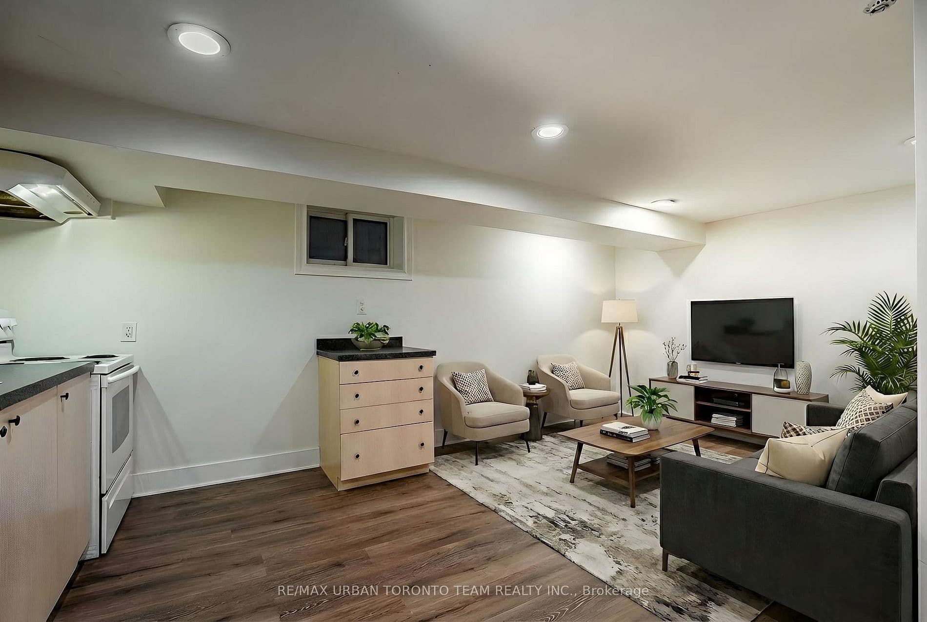 1277 Broadview Avenue Lower, Toronto E03, ON M4K 2T5