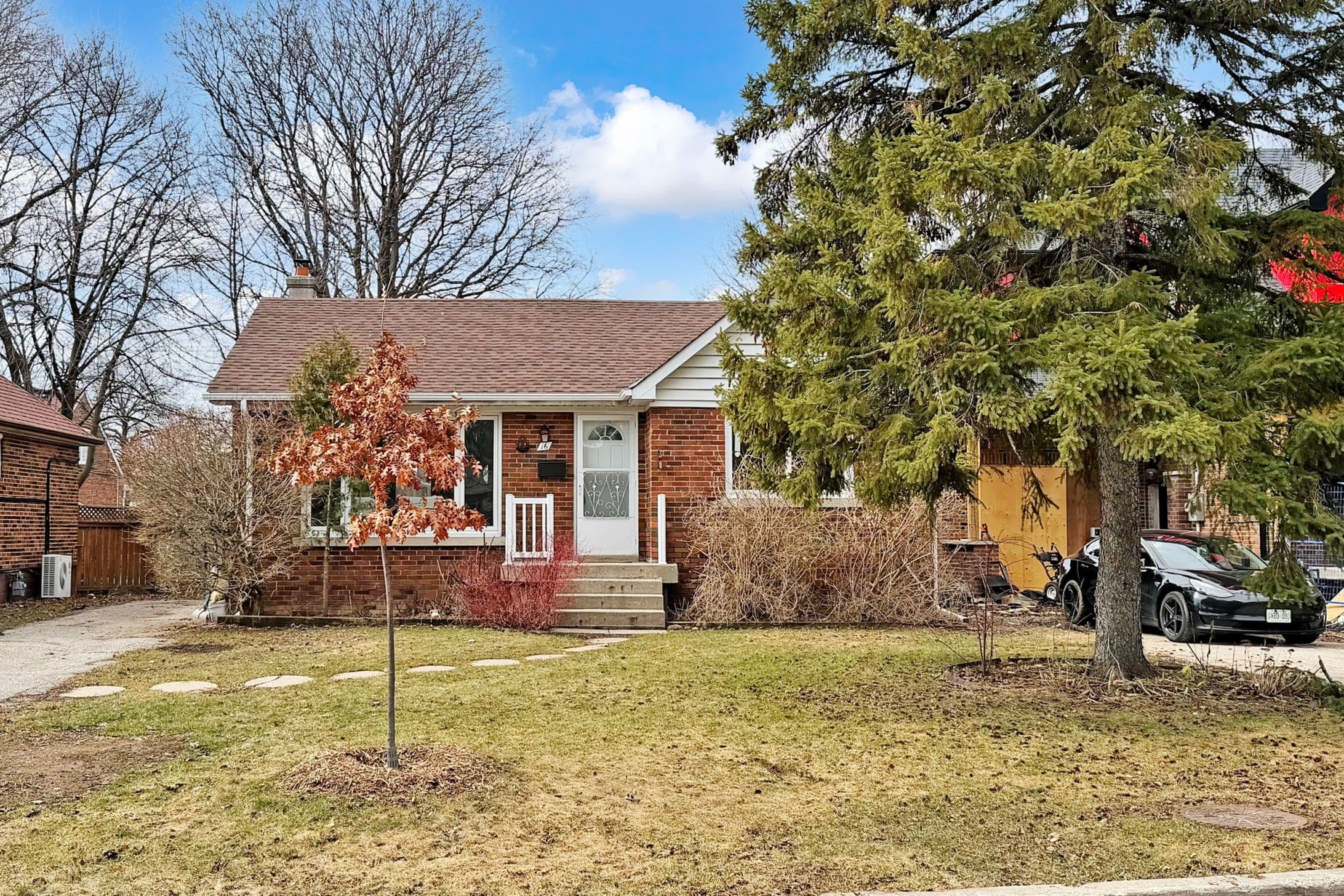 16 Marchington Circle, Toronto E04, ON M1R 3M4