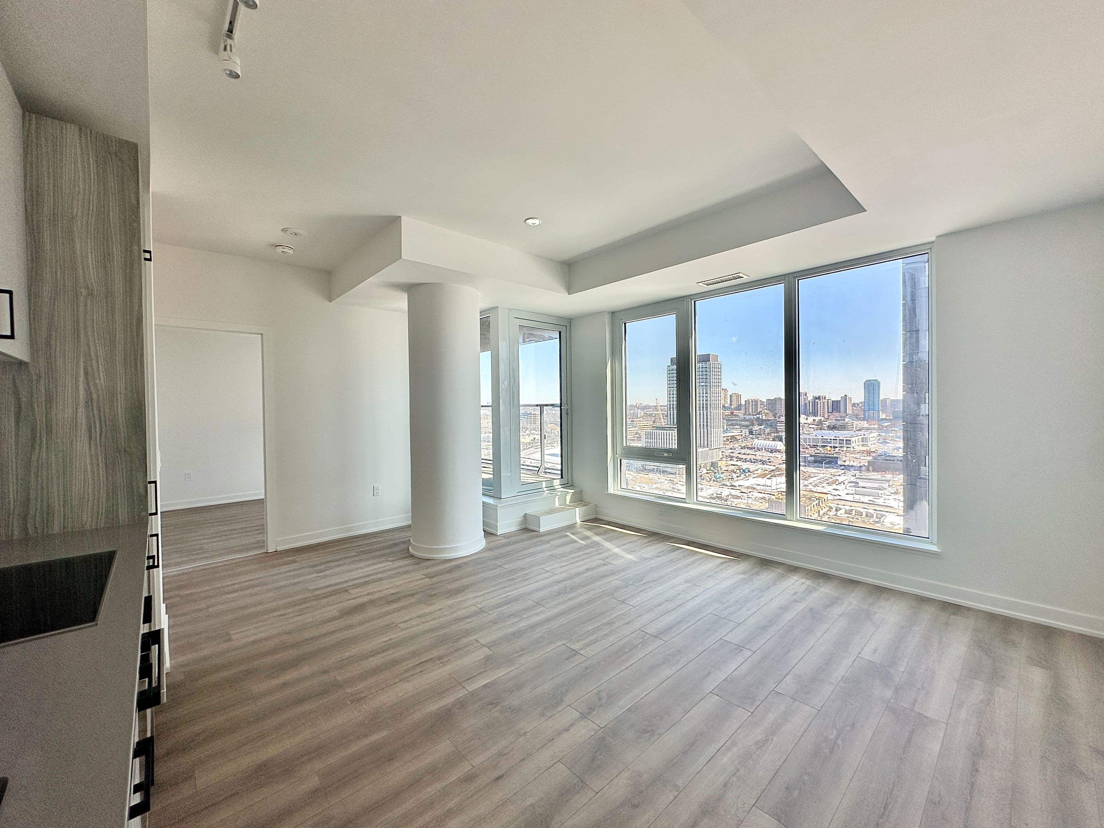 1 QUARRINGTON Lane 1910, Toronto C13, ON M3C 0S4