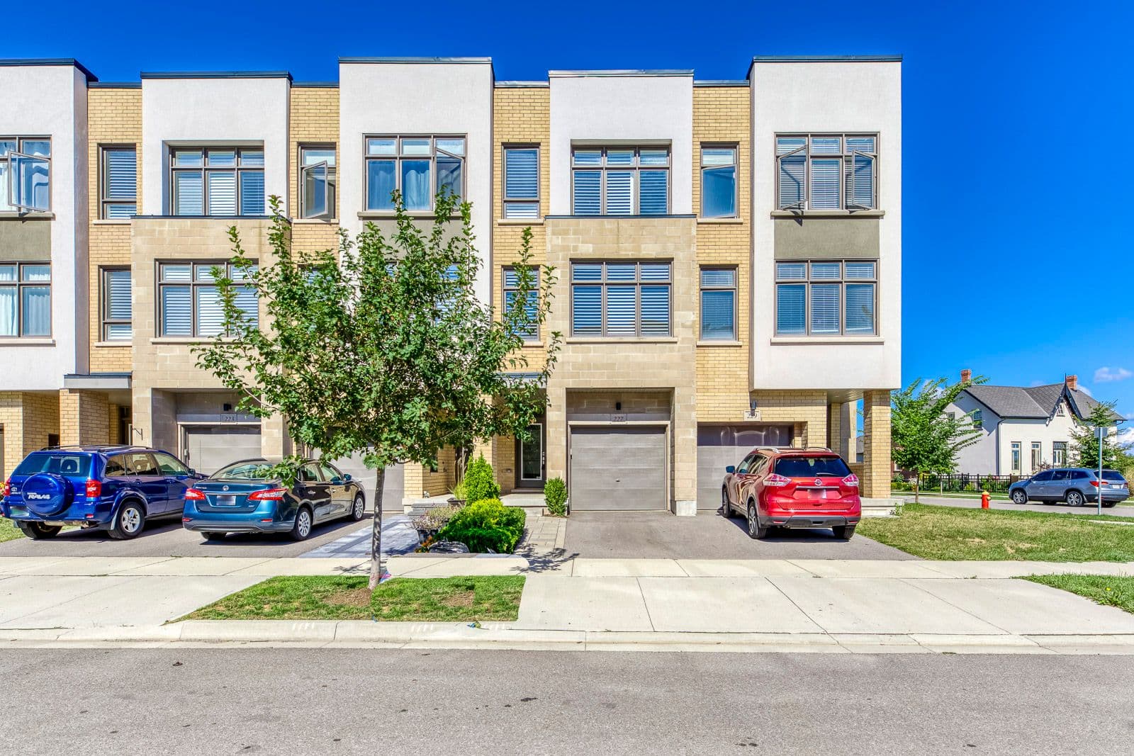 227 Huguenot Road, Oakville, ON L6H 0L6