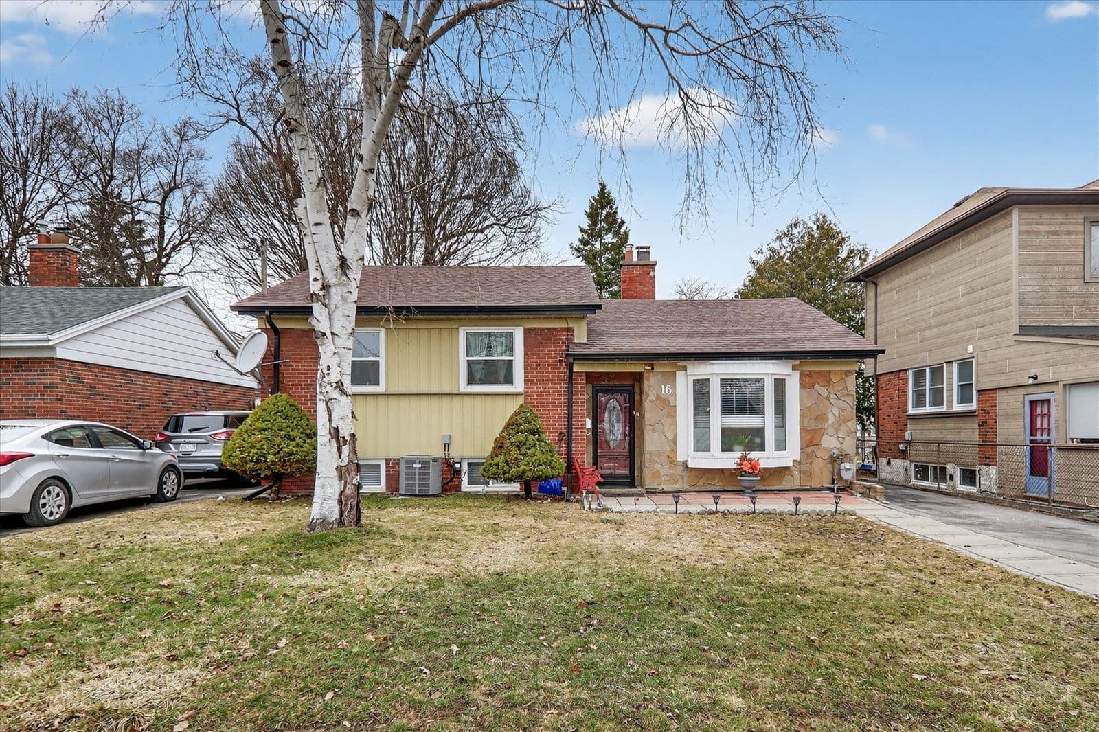 16 Vankirk Road, Toronto E04, ON M1P 1M7