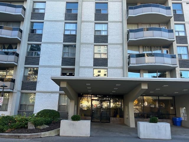 25 Leith Hill Road 1406, Toronto C15, ON M2J 1Z1