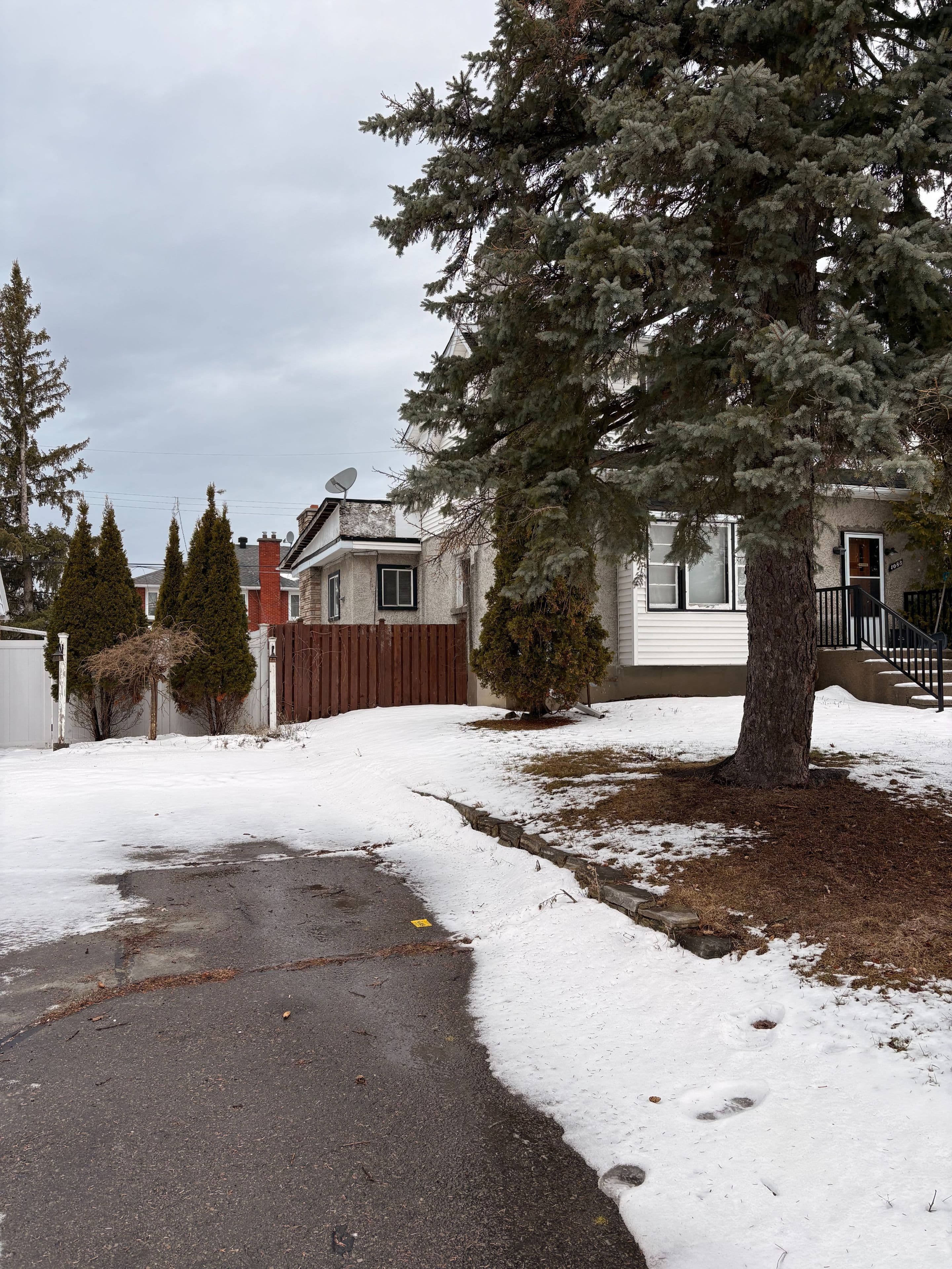 1085 Richard Avenue, Billings Bridge - Riverside Park and Area, ON K1H 8C3