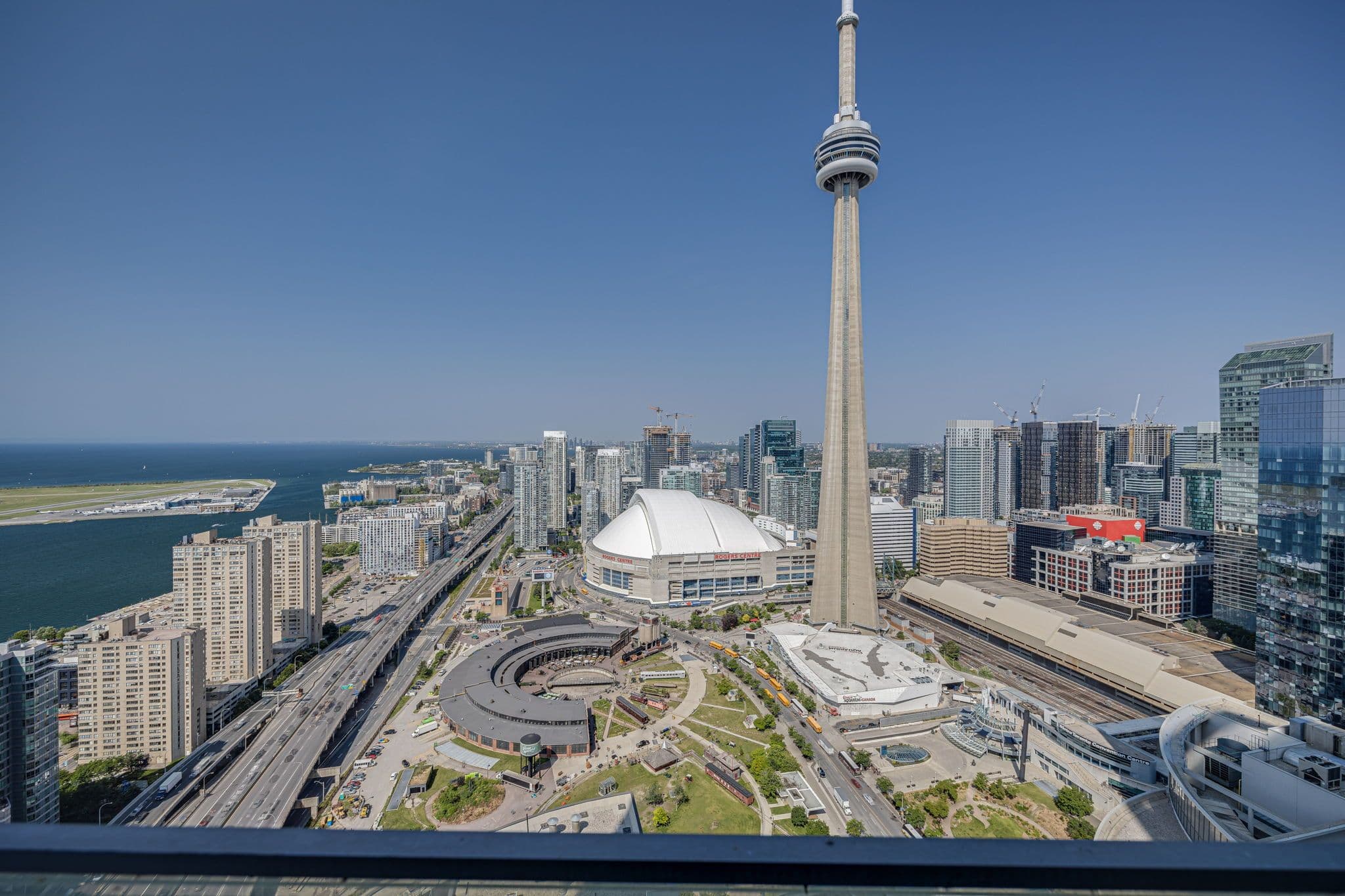 12 York Street 4407, Toronto C01, ON M5J 0A9