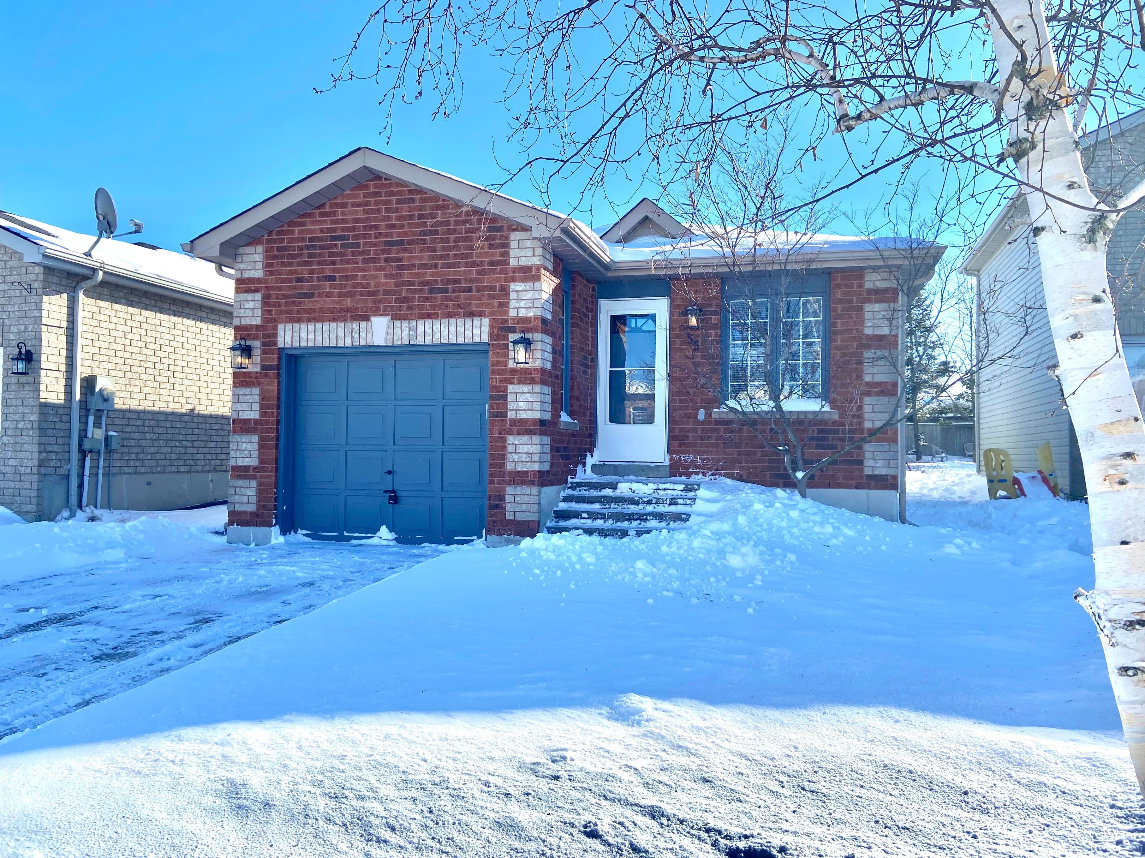55 Athabaska Road, Barrie, ON L4N 8E8