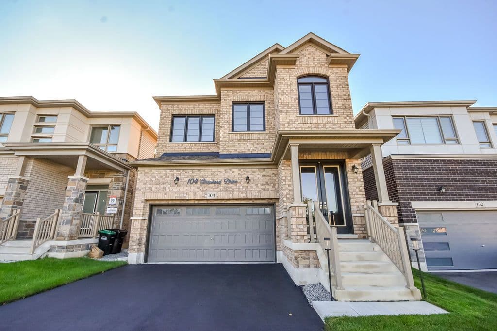 104 Shepherd Drive, Barrie, ON L9S 2Z4