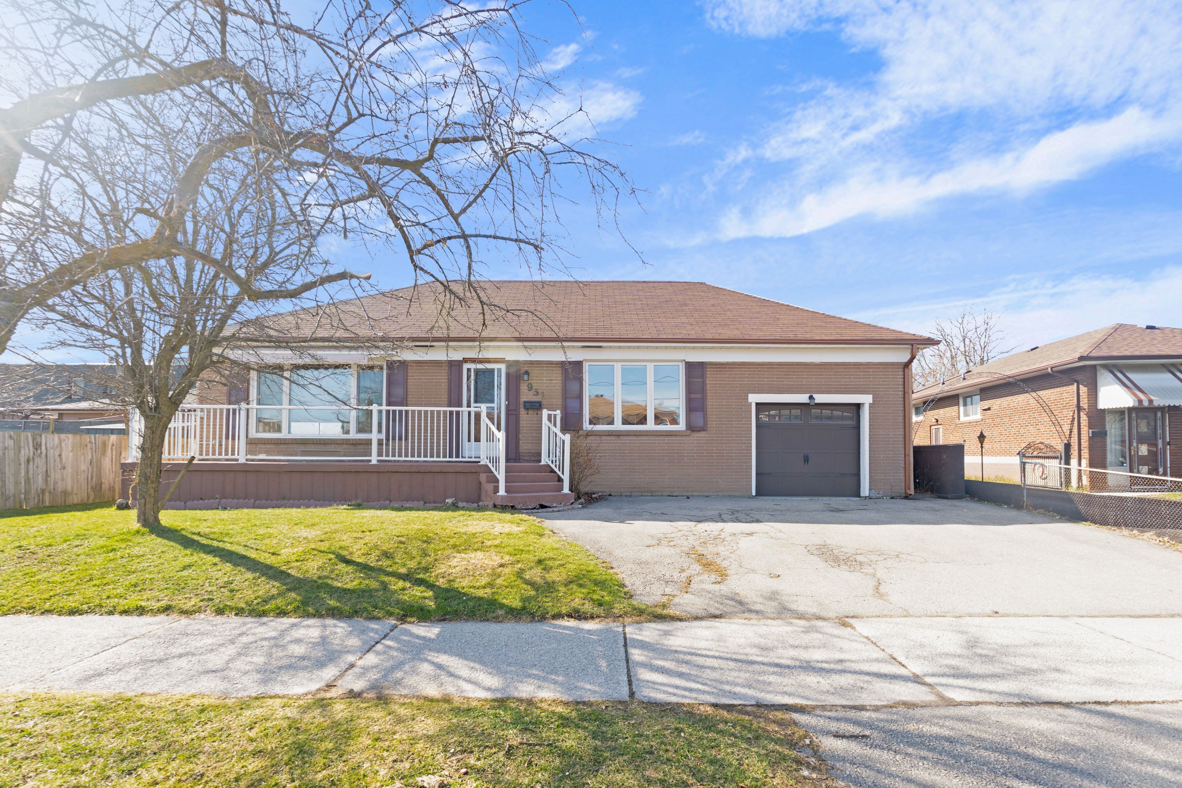 951 Atwater Avenue, Mississauga, ON L5E 1M4