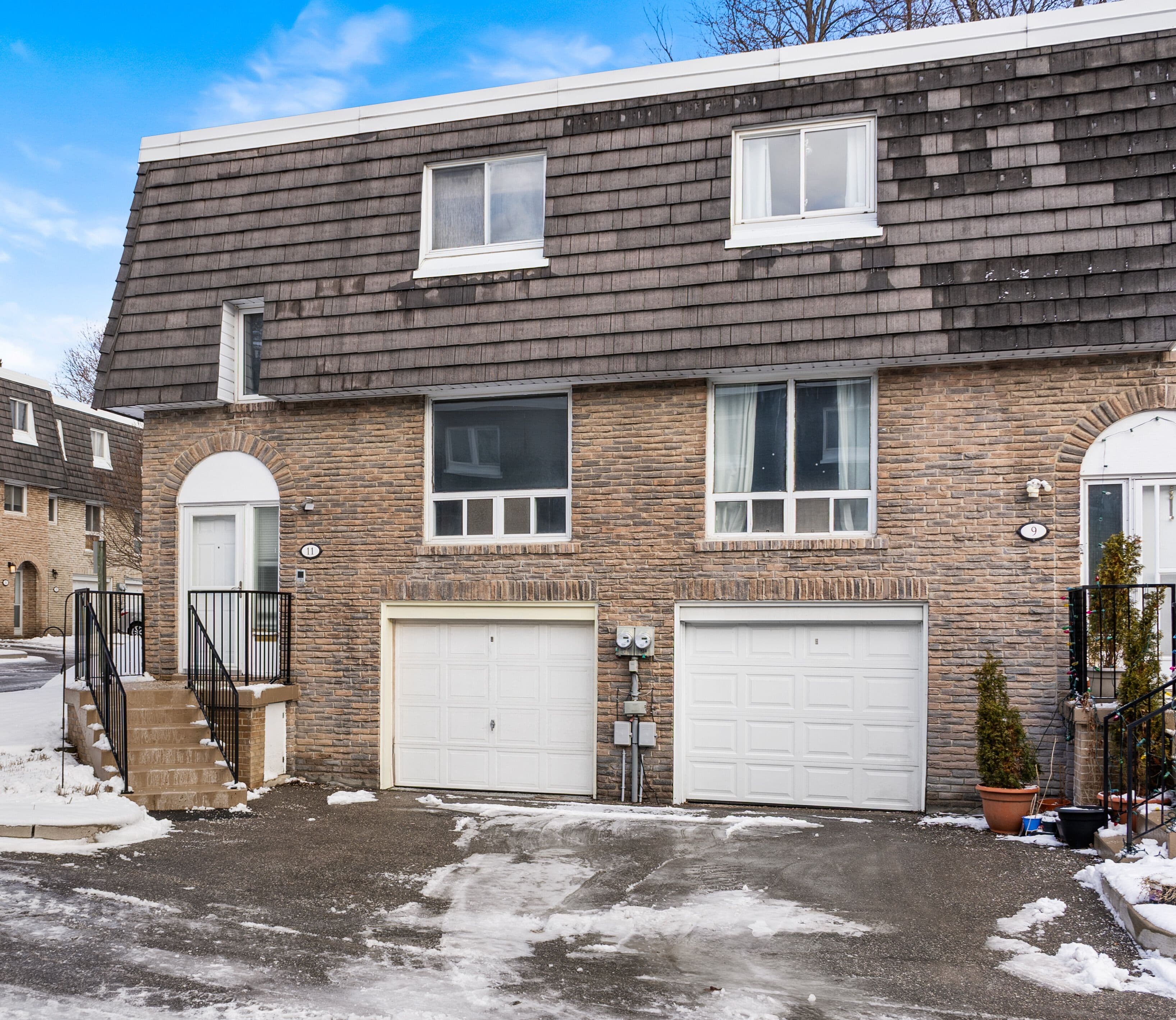 11 Tangle Briar Way, Toronto C15, ON M2J 2M5
