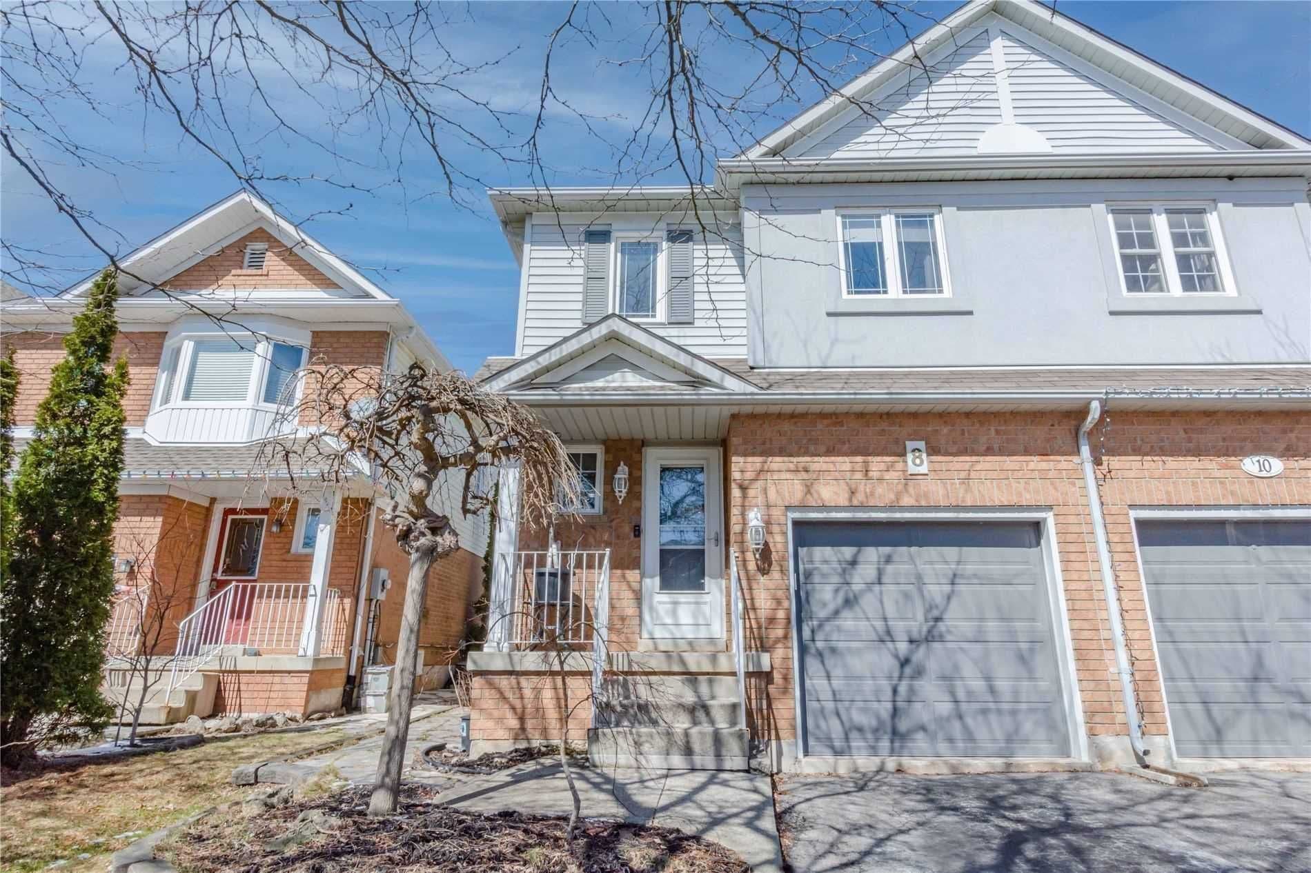 8 Thornlodge Drive, Hamilton, ON L8B 0L8