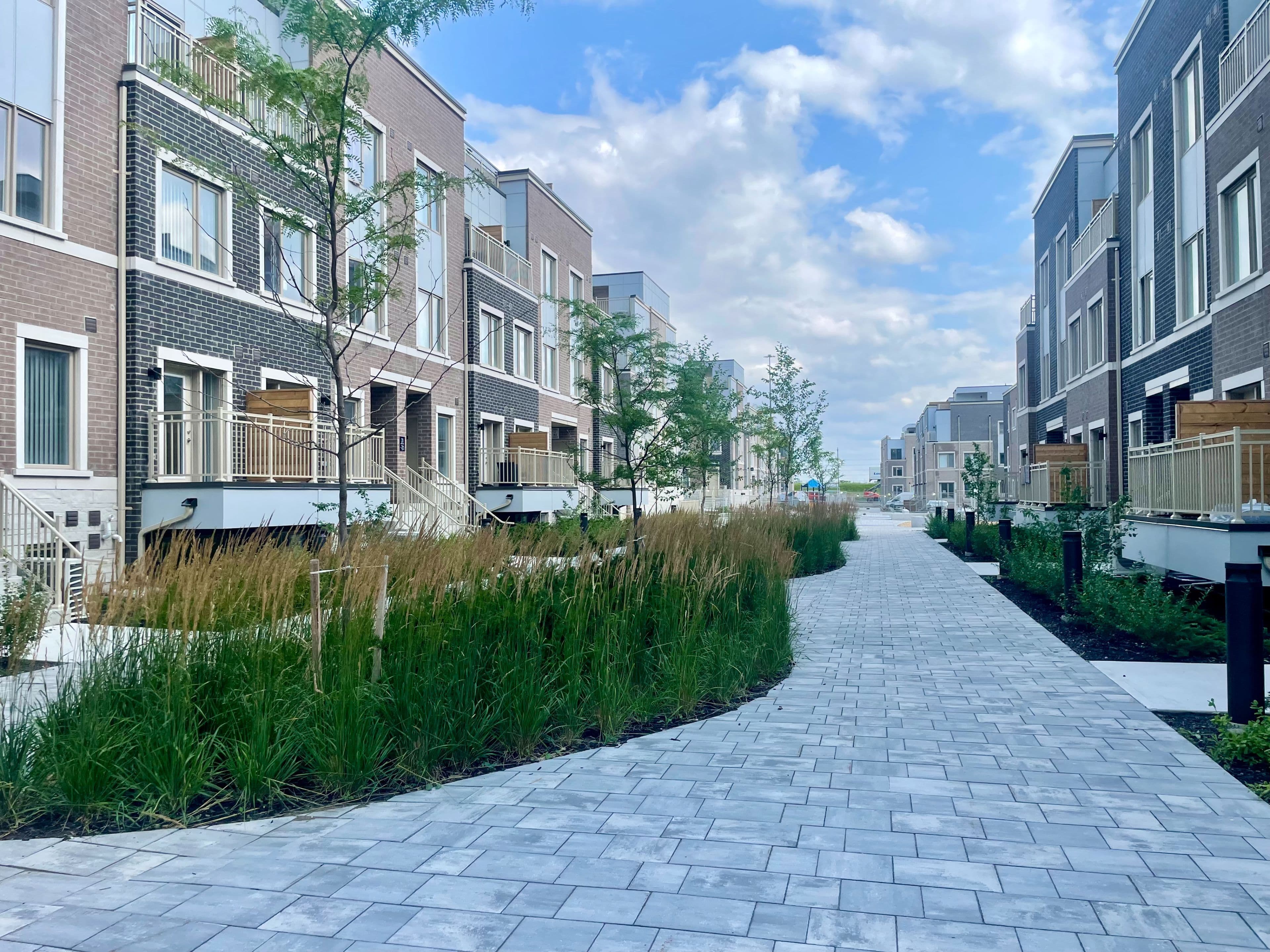 131 Honeycrisp Crescent TH218, Vaughan, ON L4K 0N7