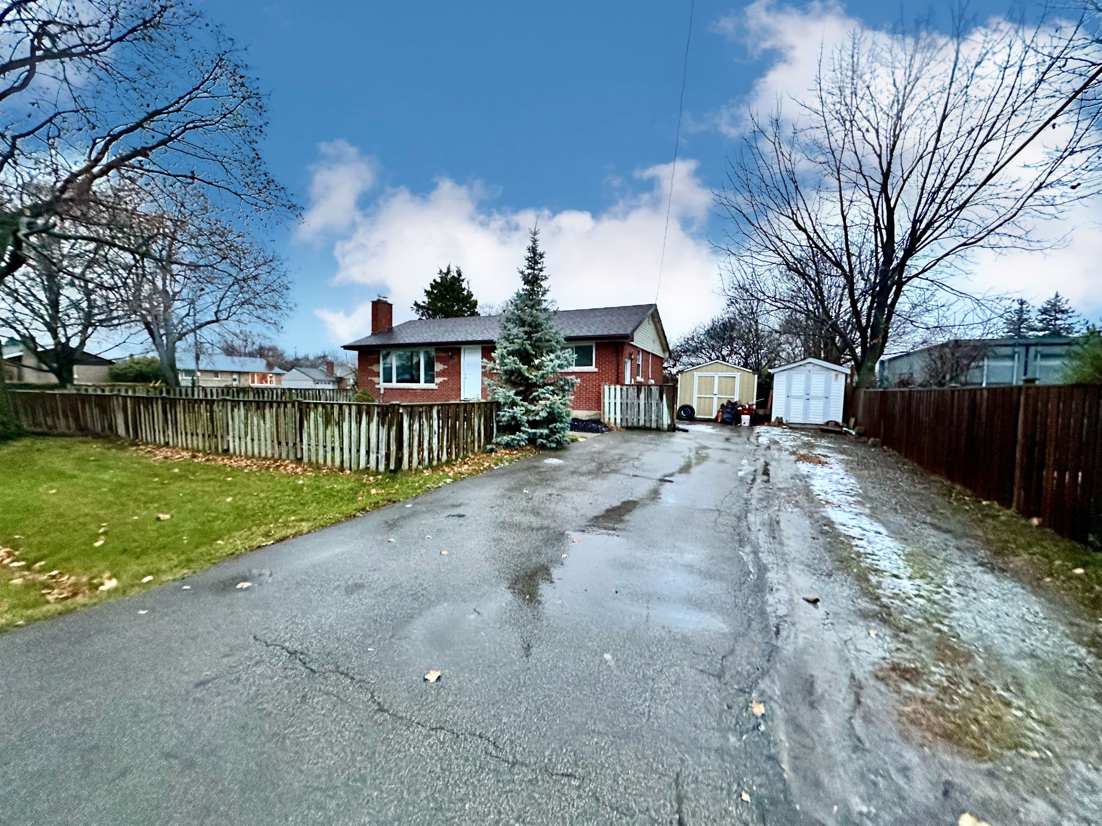 10 Glenellen Drive Lower, St. Catharines, ON L2M 5Y7