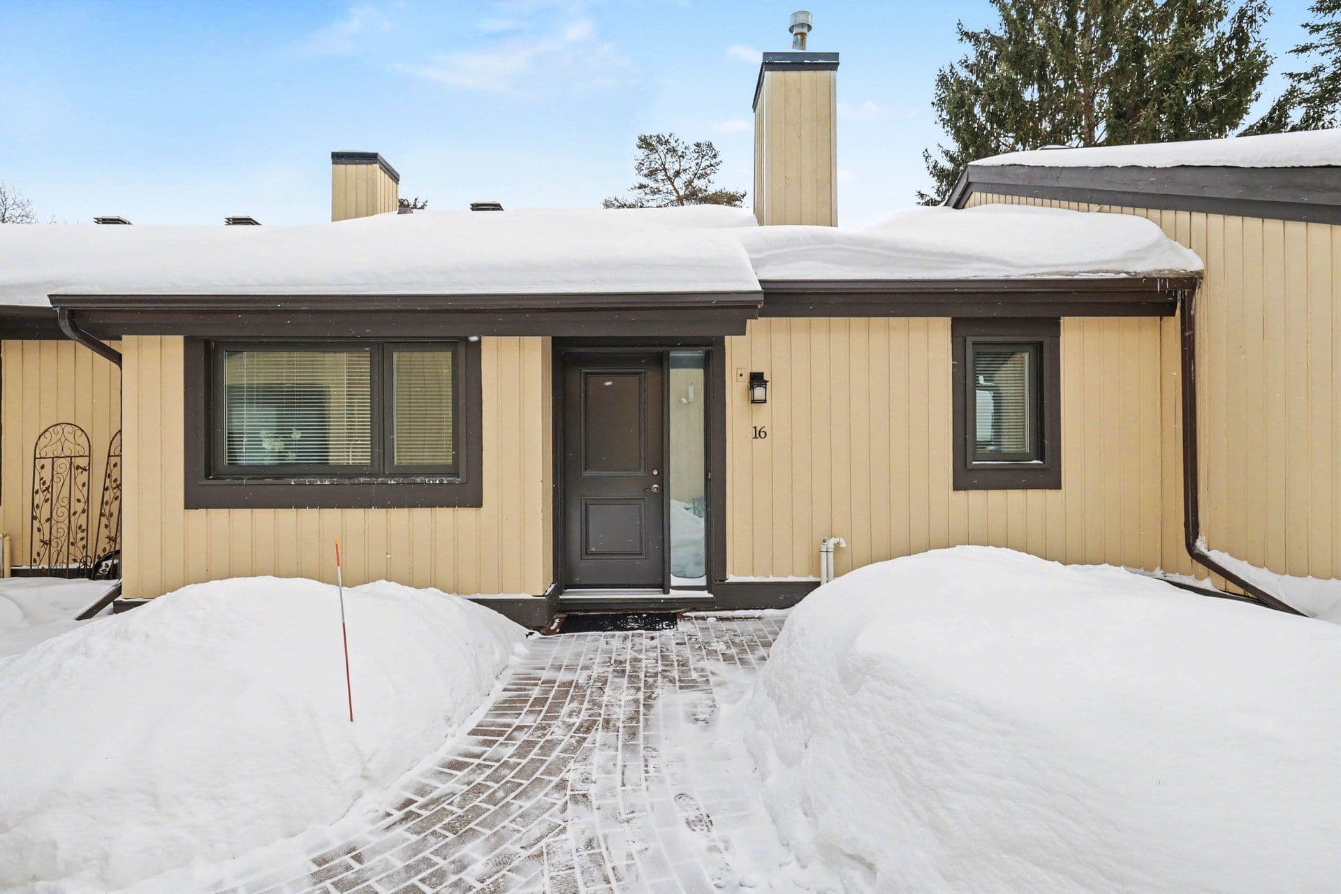 16 Pebble Beach Court, Stittsville - Munster - Richmond, ON K2S 1B9