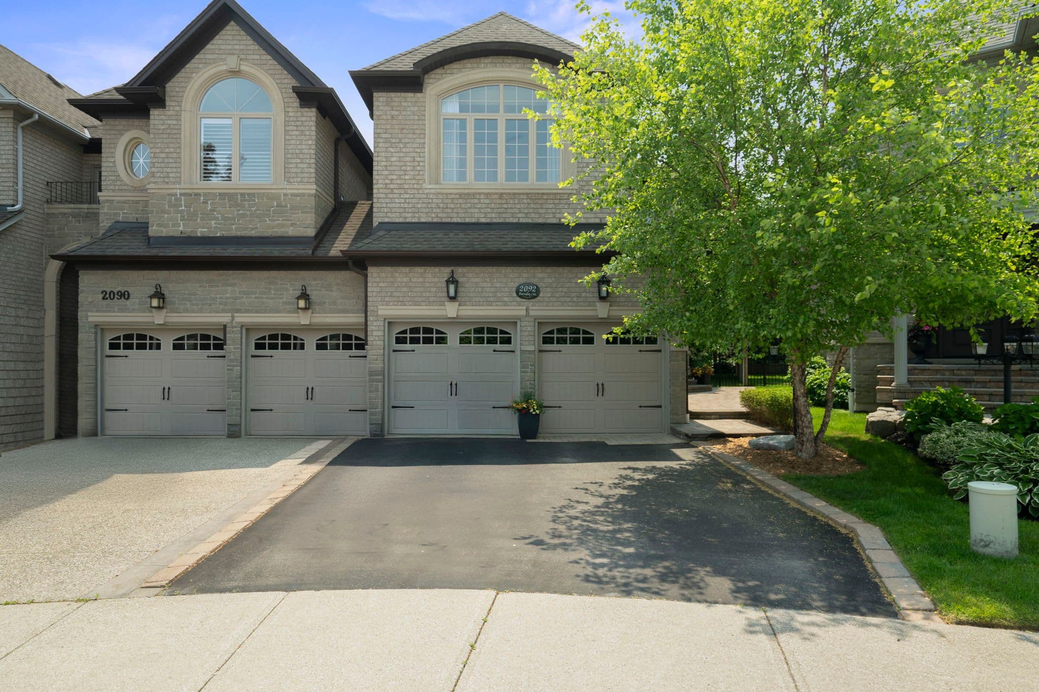 2092 PINEVALLEY Crescent, Oakville, ON L6H 6L8
