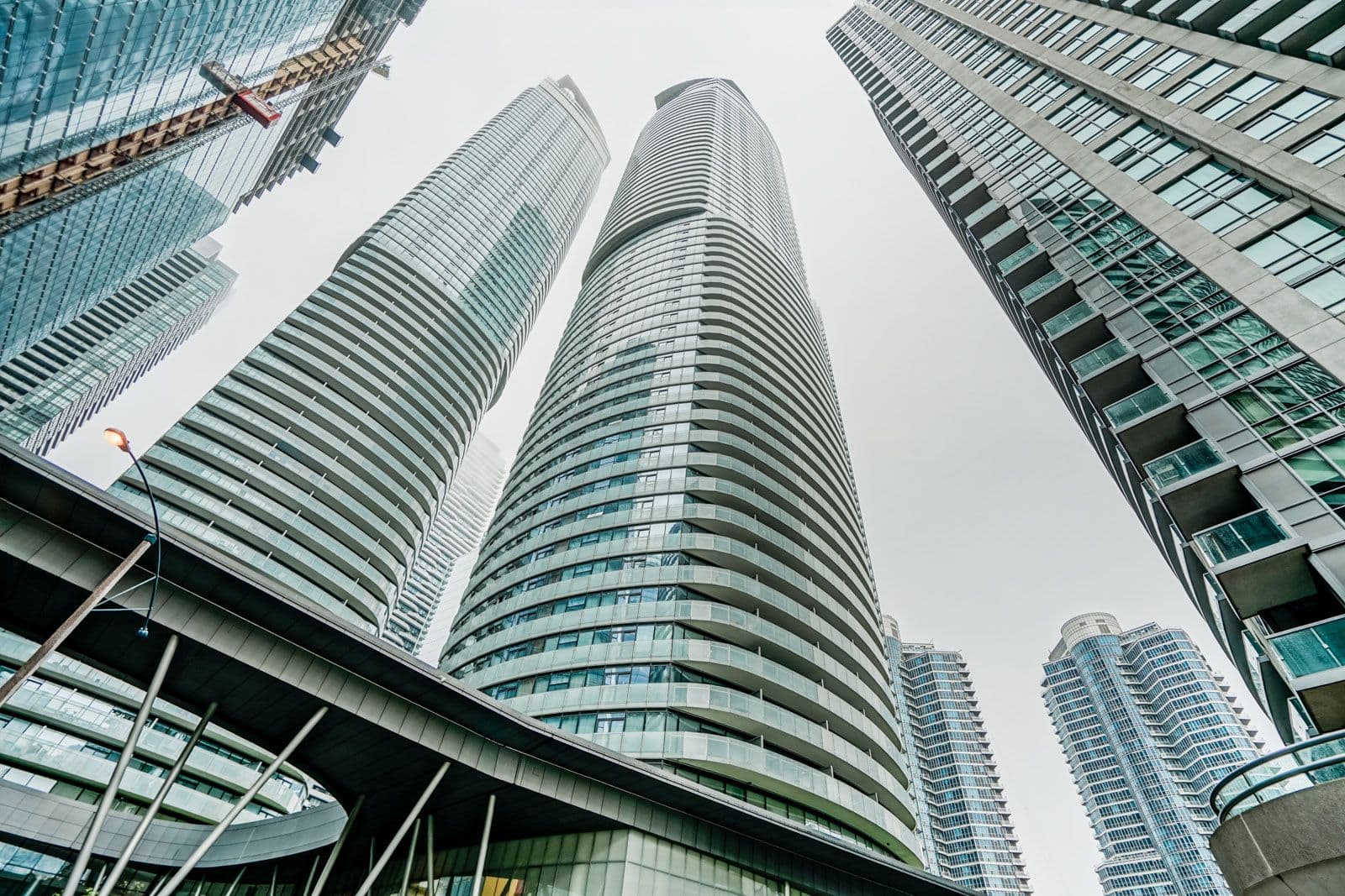 12 York Street 1305, Toronto C01, ON M5J 2Z2