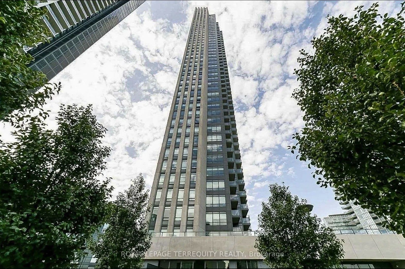 36 Park Lawn Road 2401, Toronto W06, ON M8V 0E5