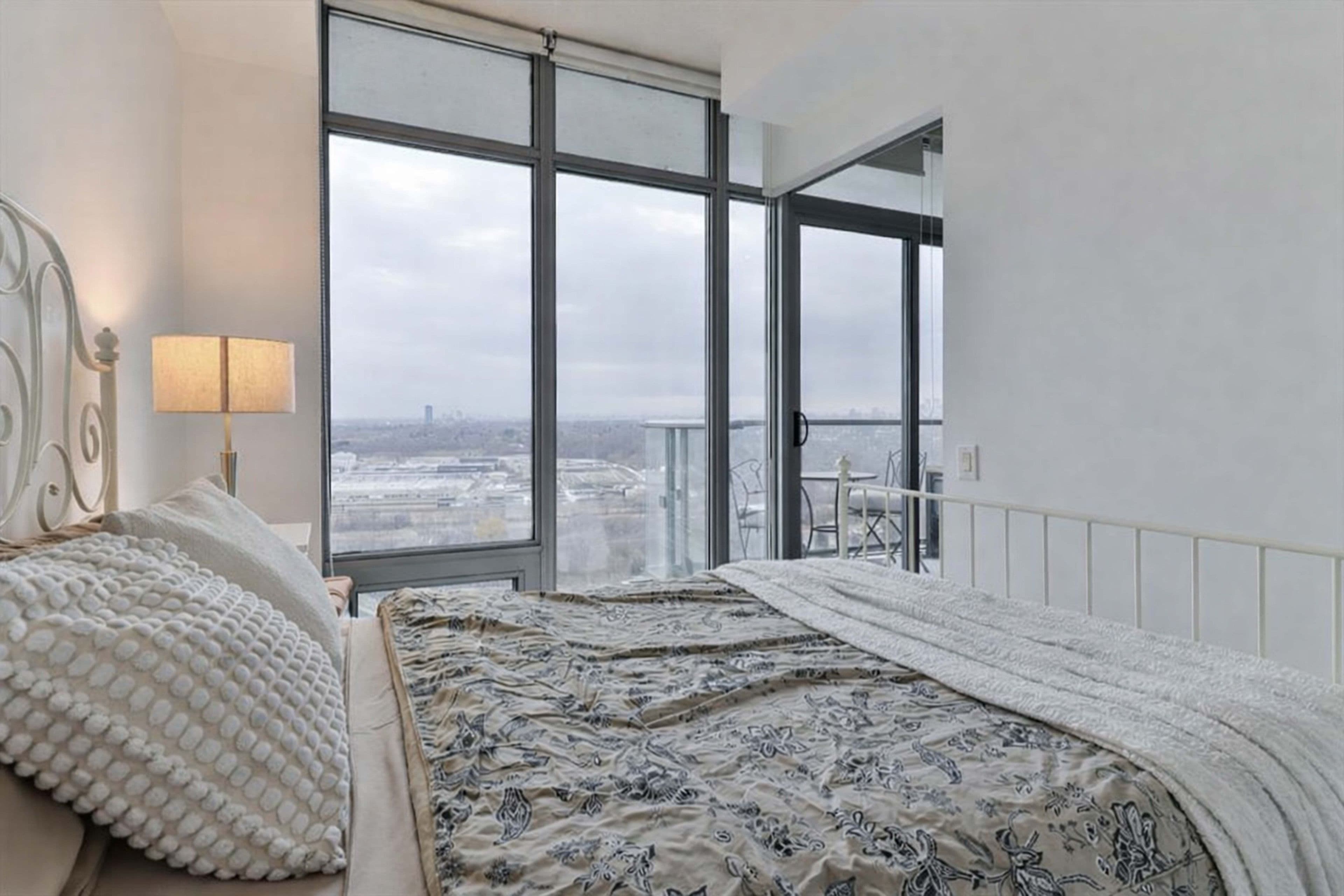 105 The Queensway N/A 2109, Toronto W01, ON M6S 5B5