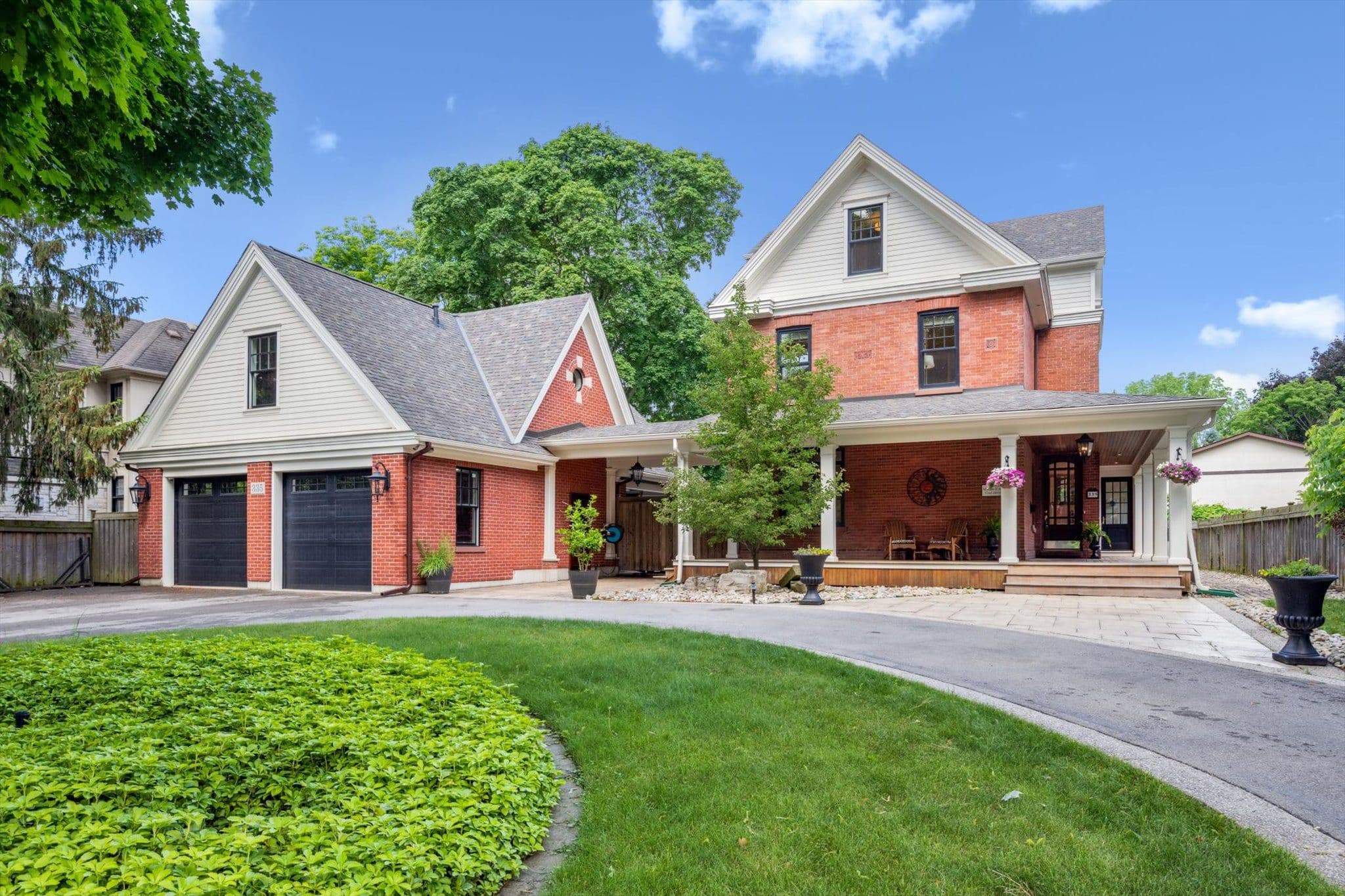 335 Lakeshore Road W, Oakville, ON L6K 1G3