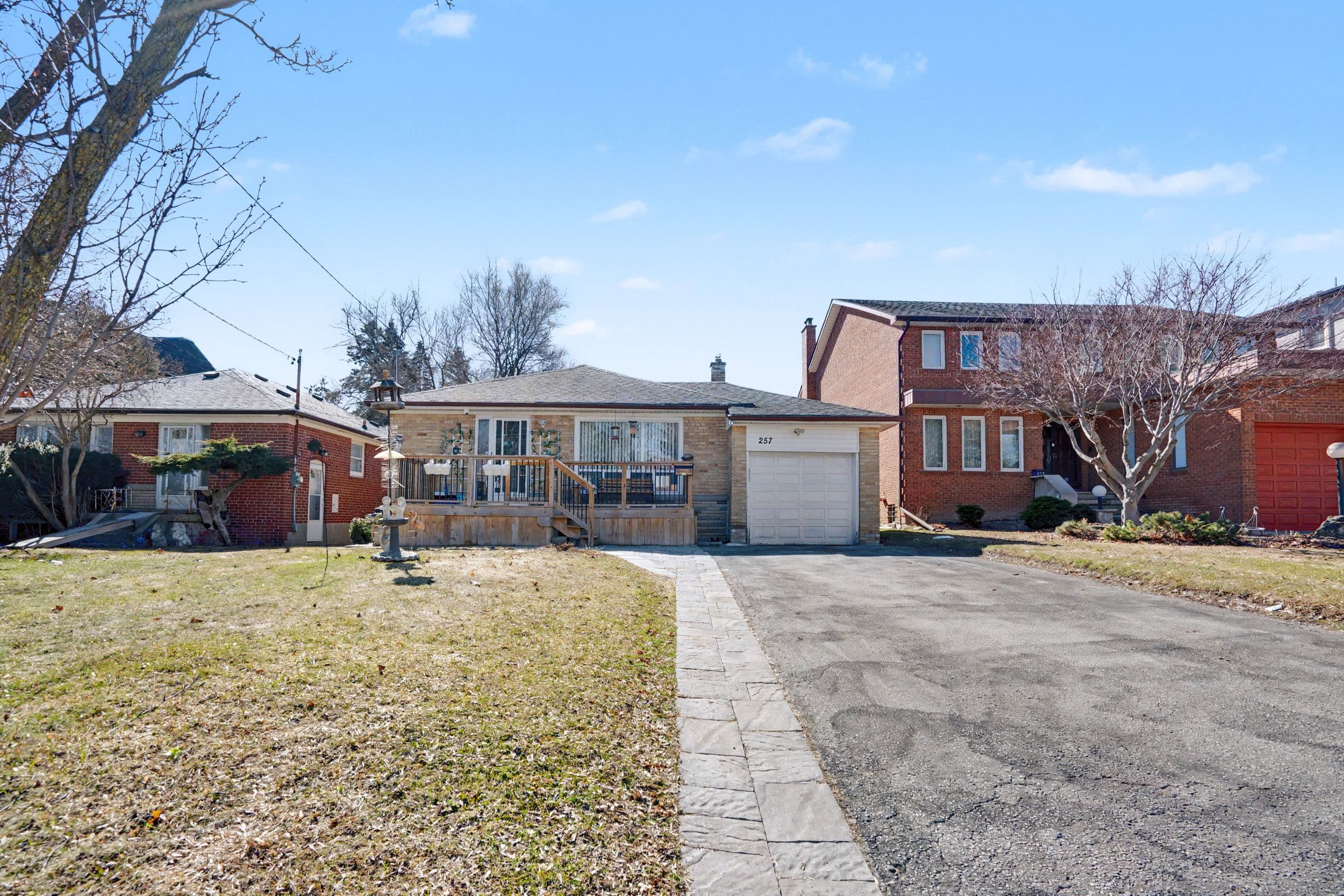 257 Olive Avenue, Toronto C14, ON M2N 4P5