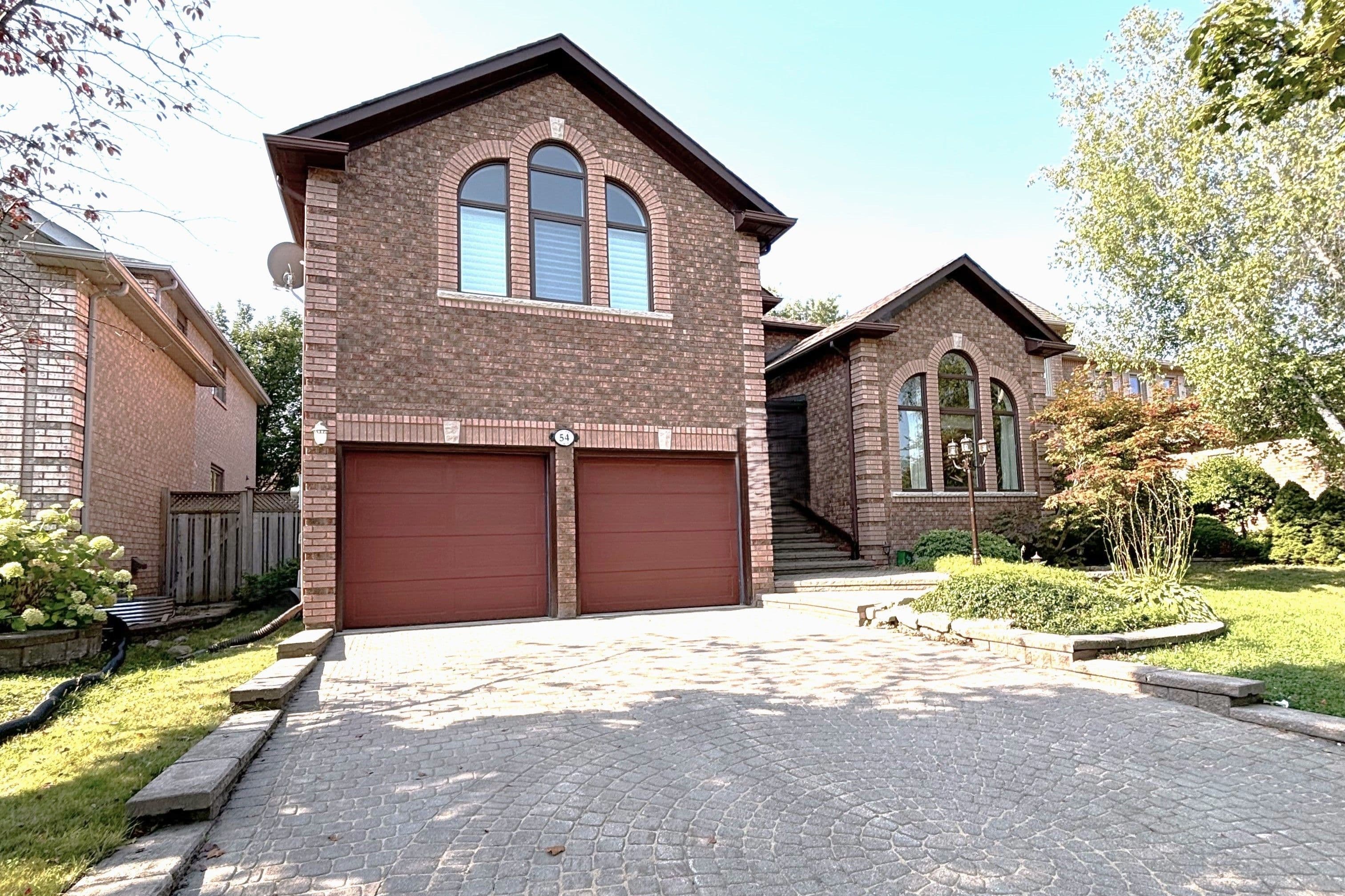 54 Cityview Circle, Barrie, ON L4N 7V1