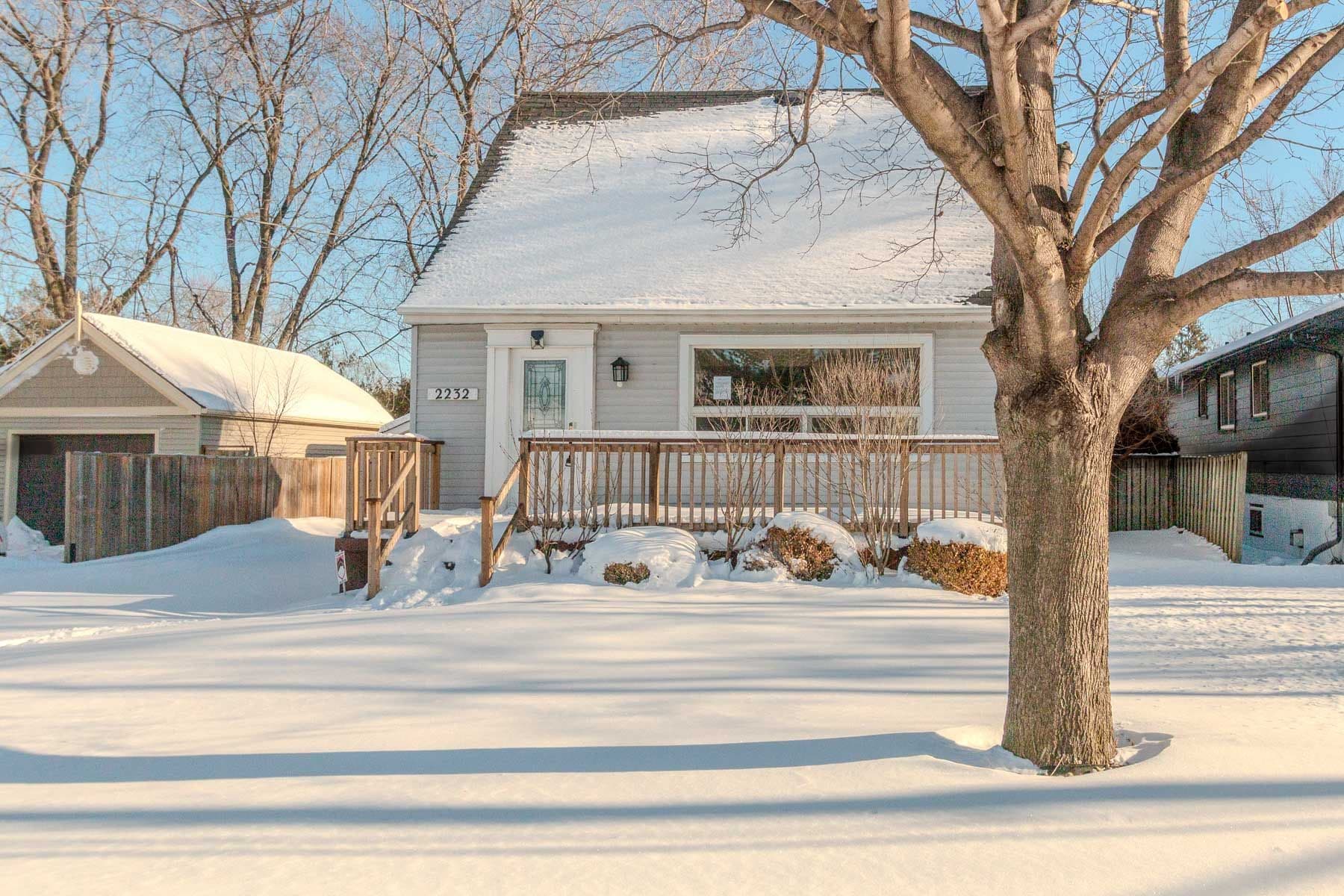 2232 Queensway Drive, Burlington, ON L7R 3T1