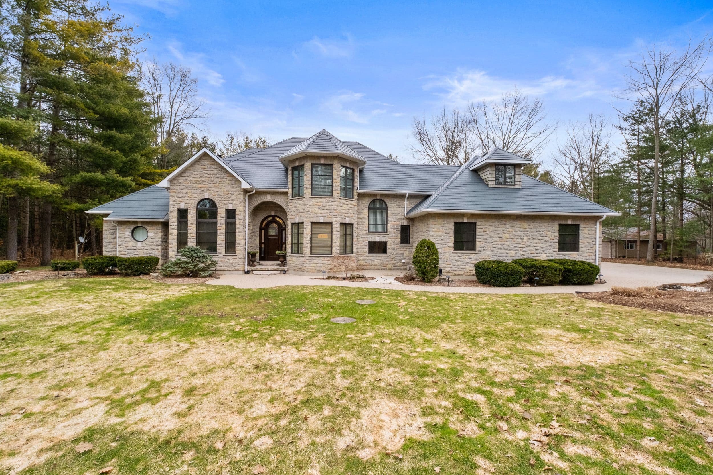 9923 Parkview Crescent, Lambton Shores, ON N0M 1T0