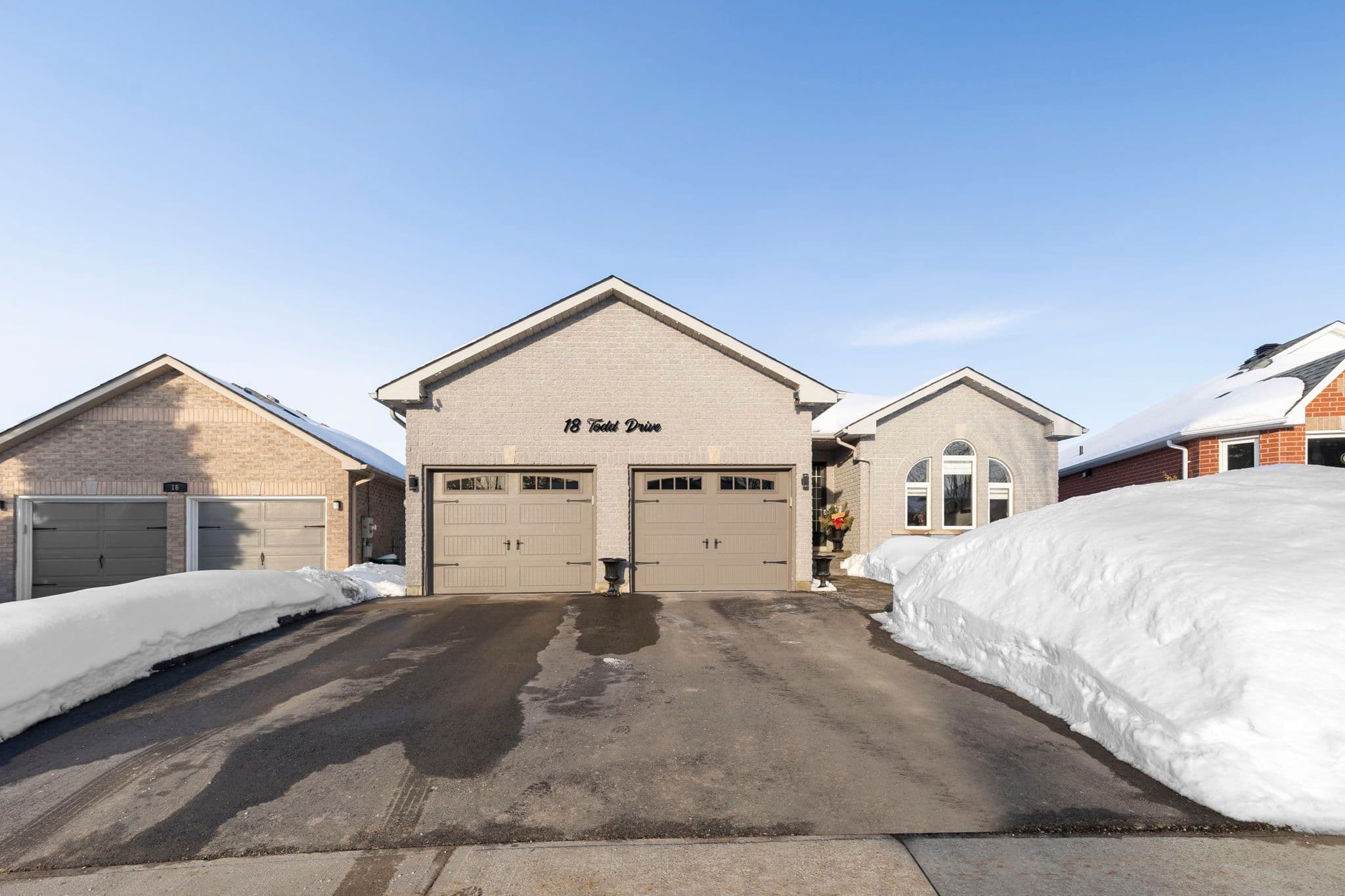 18 Todd Drive, Barrie, ON L4N 9K6