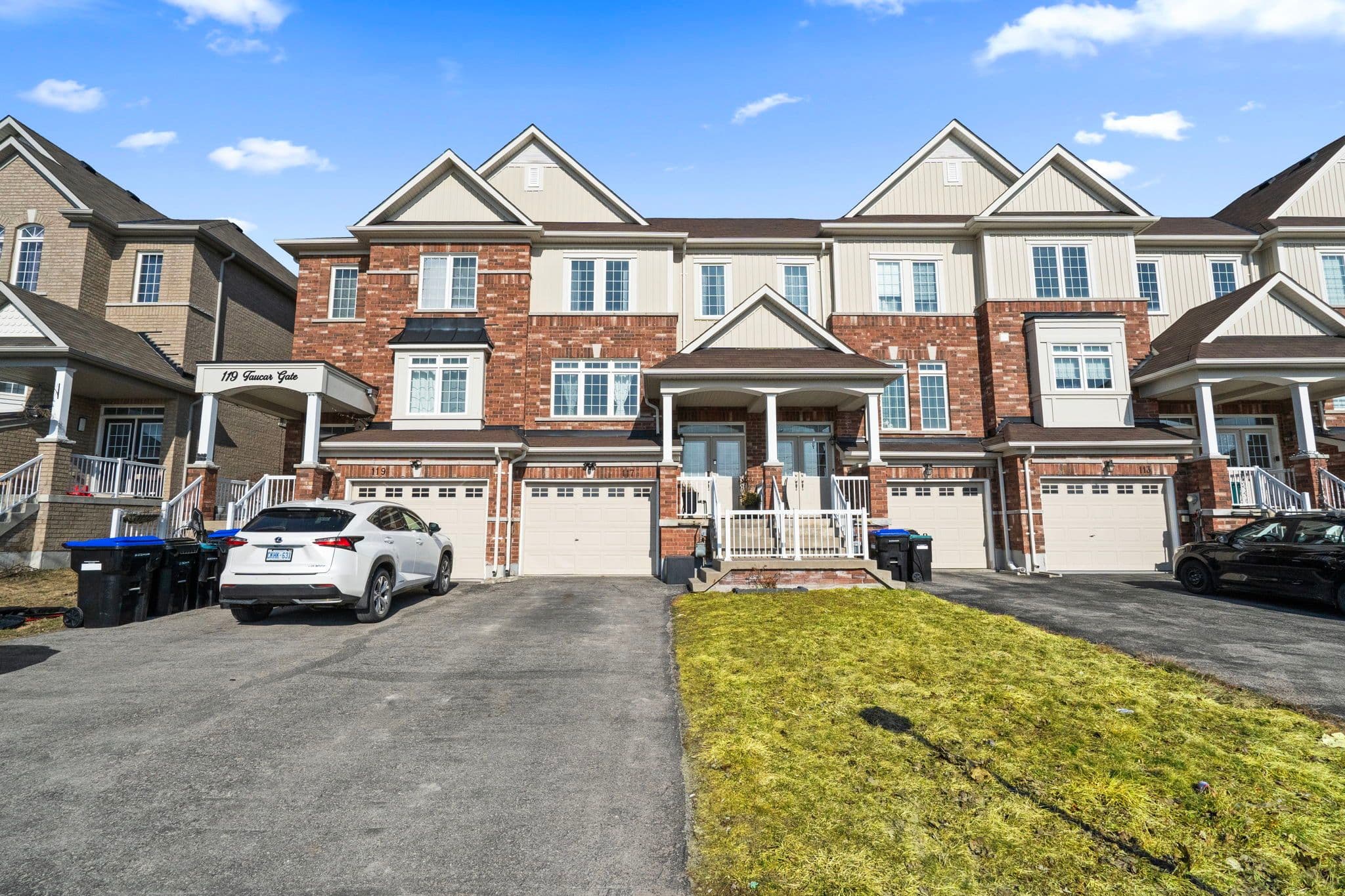117 Taucar Gate, Bradford West Gwillimbury, ON L3Z 0V8