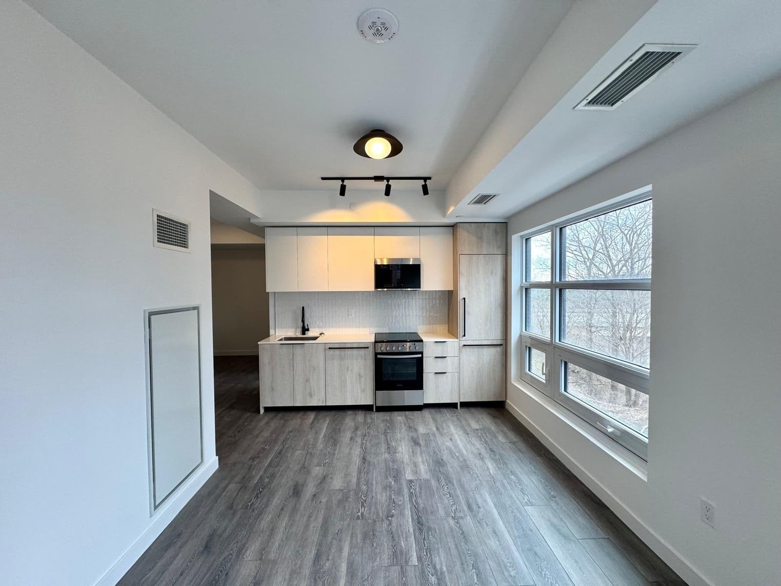1635 MILITARY Trail 203, Toronto E10, ON M1C 1B2