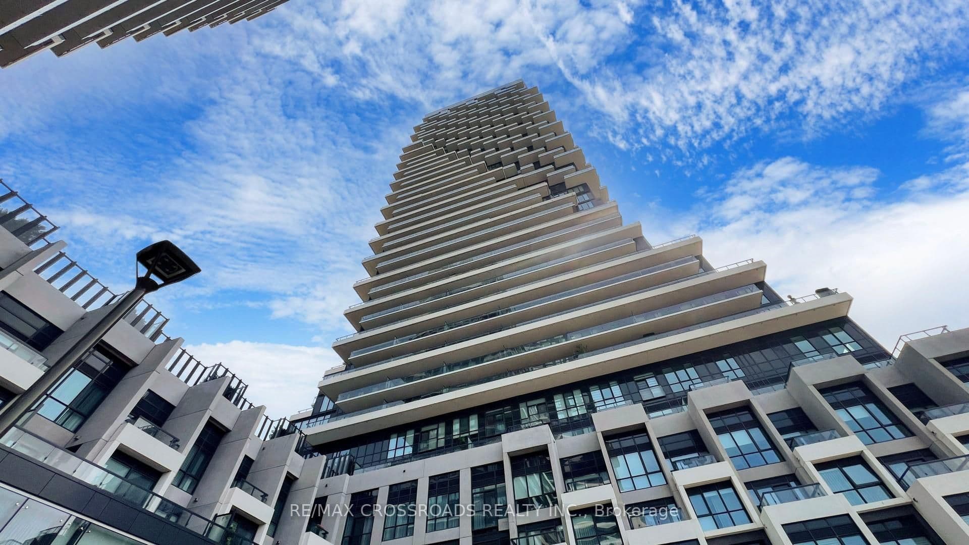 30 Inn on the park Drive 4210, Toronto C13, ON M3C 0P7