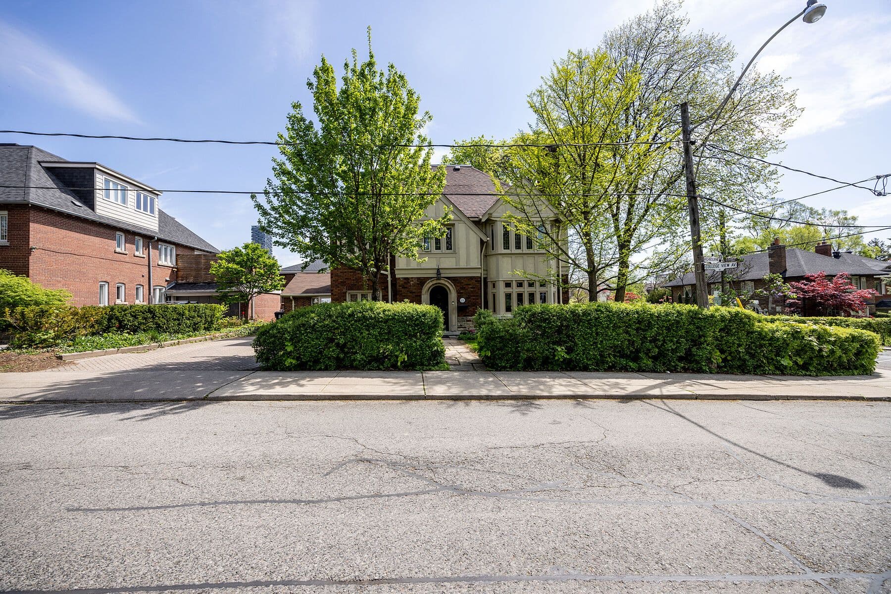 131 Highbourne Road Upper, Toronto C03, ON M5P 2J8