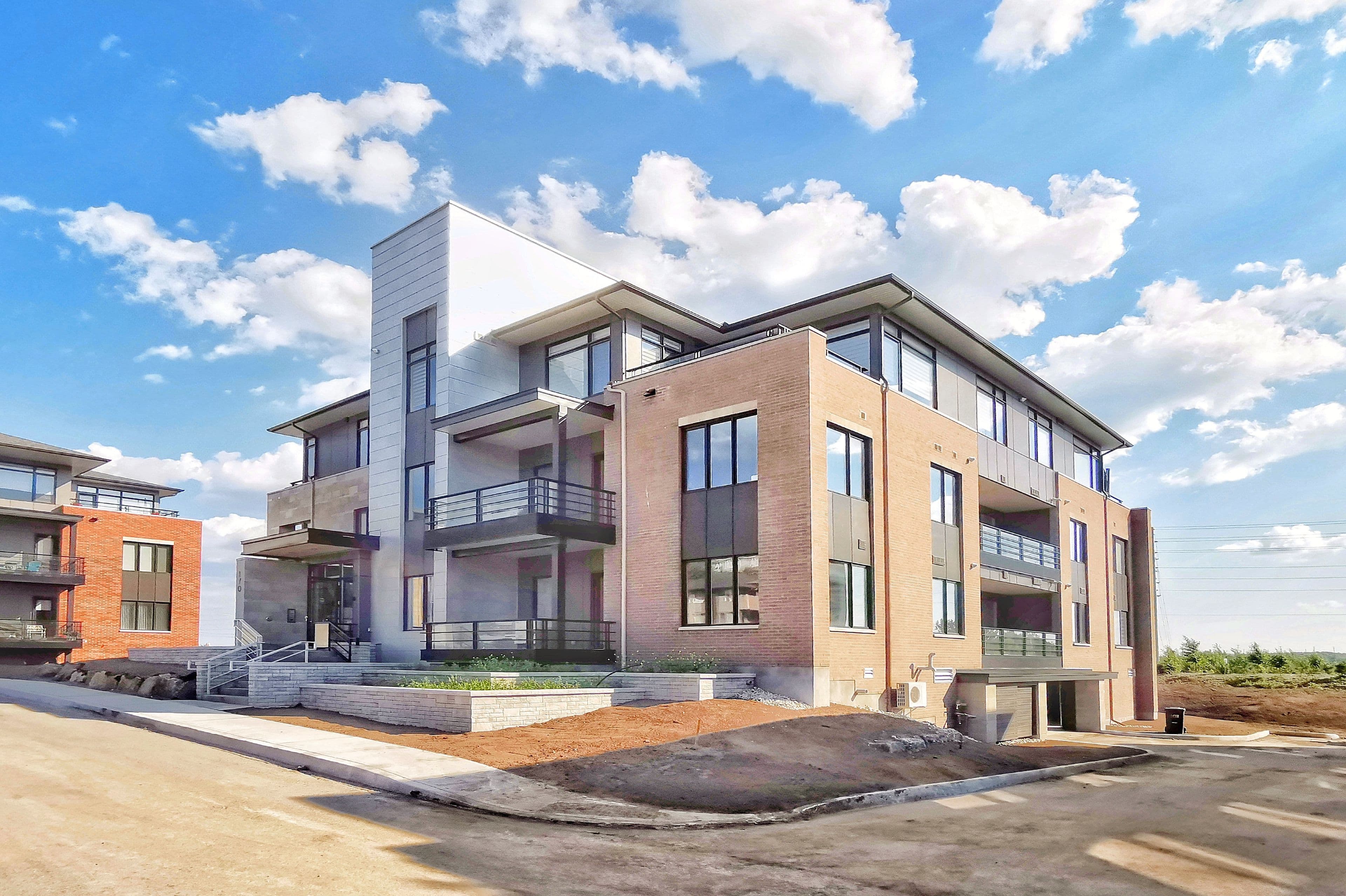 170 BOUNDSTONE Way 203, Kanata, ON K2T 0M8