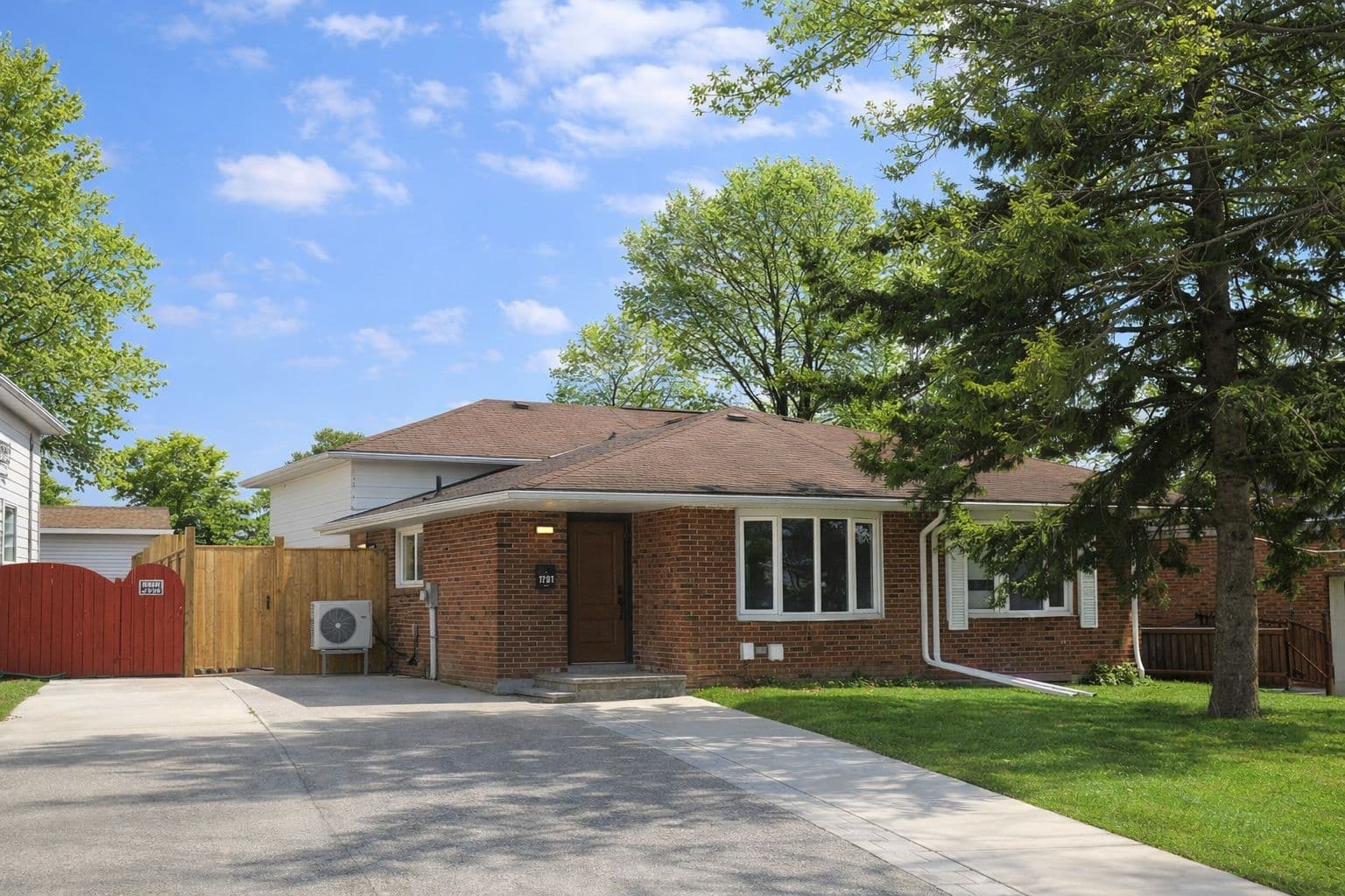 1281 Oxford Street, Oshawa, ON L1J 3W5