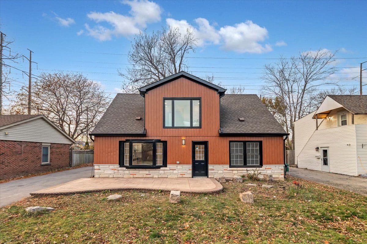 2027 Churchill Avenue, Burlington, ON L7R 3T8