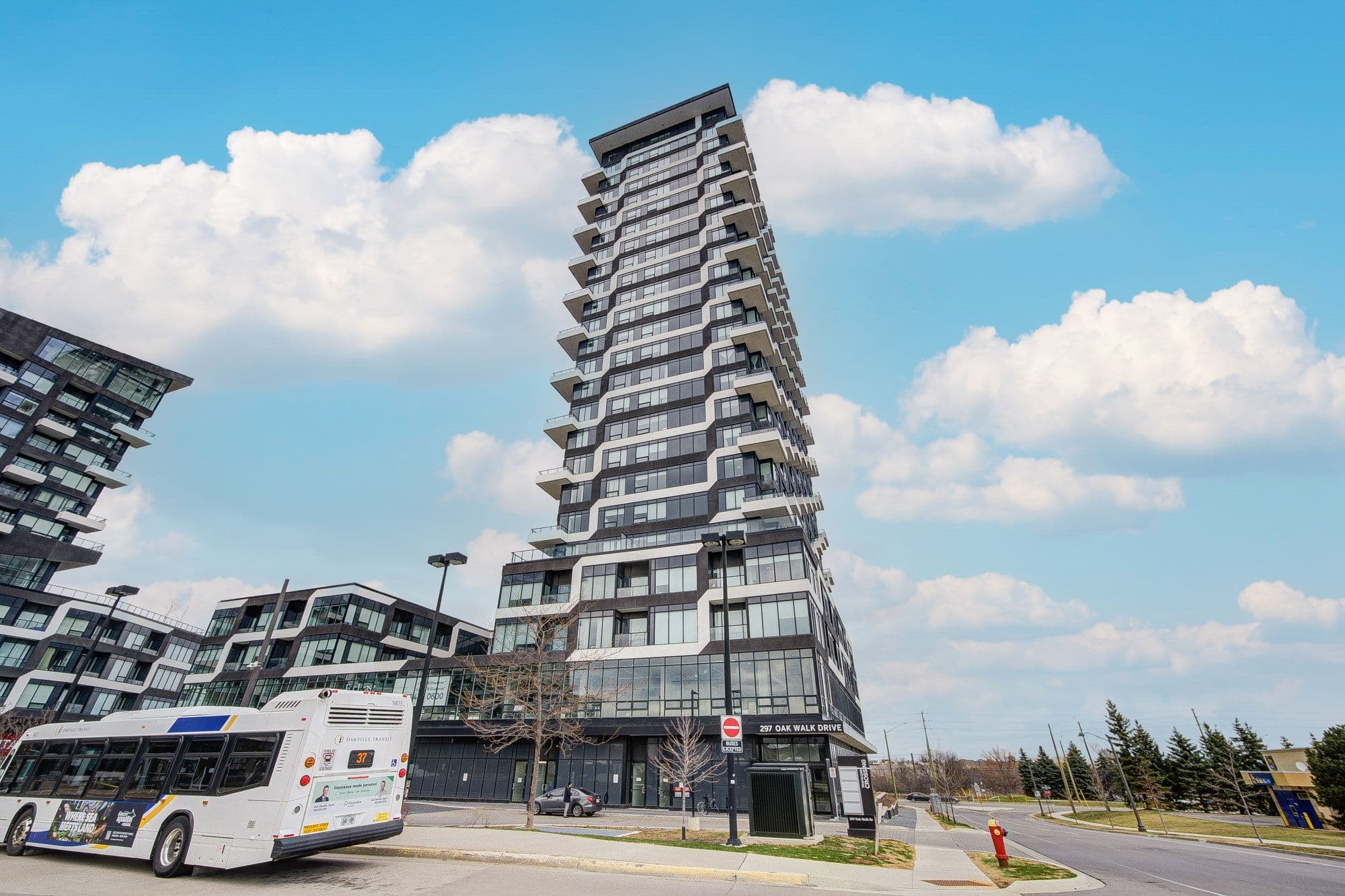 297 Oak Walk Drive 2108, Oakville, ON L6H 3R6