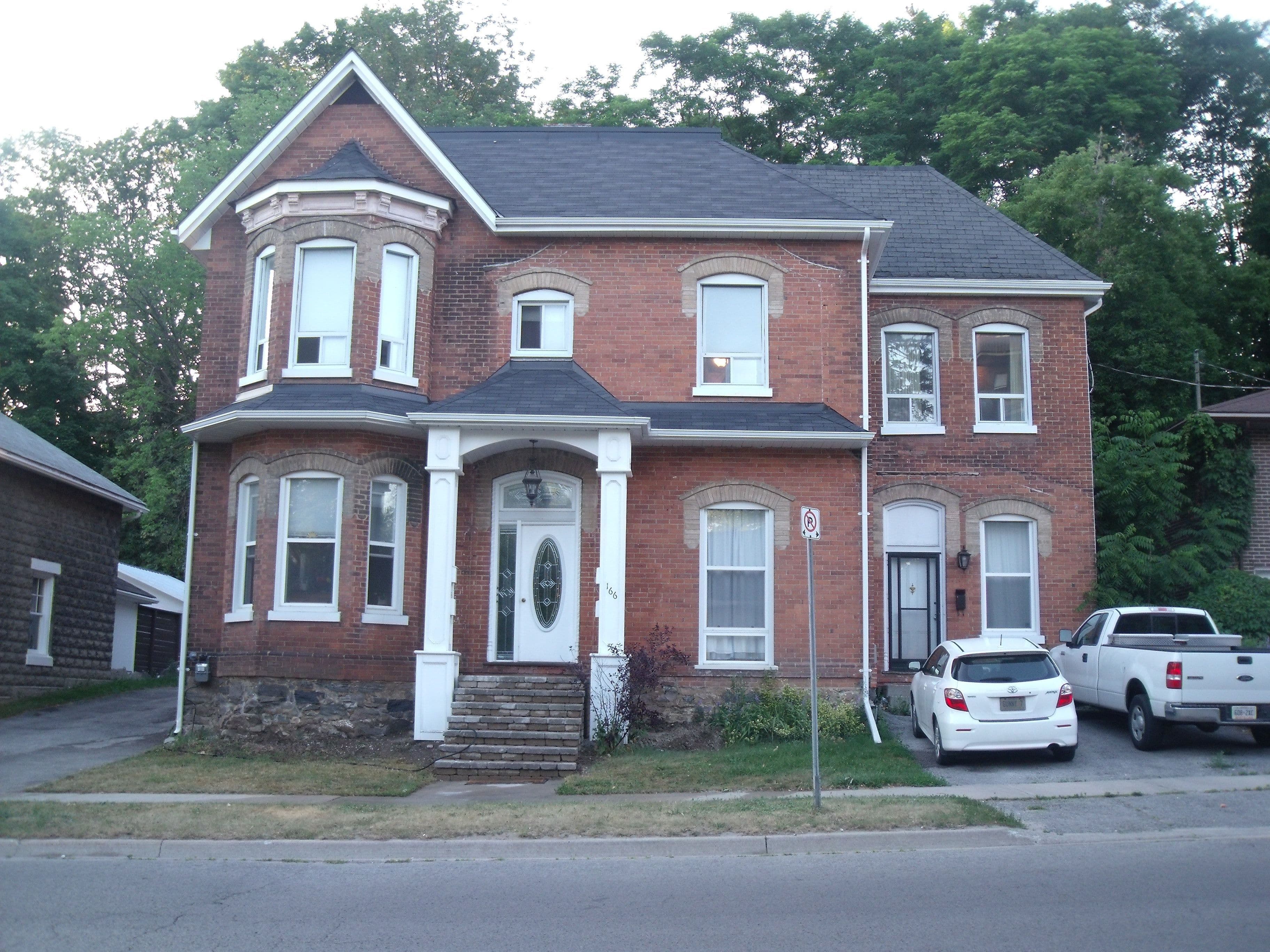 166 Collier Street, Barrie, ON L4M 1H7