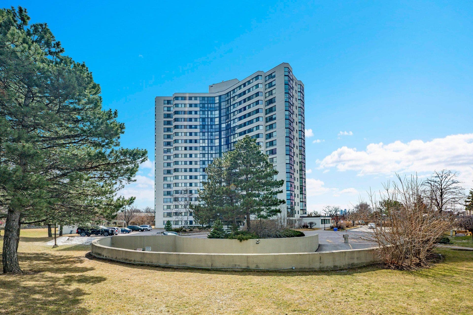 1360 Rathburn Road E 206, Mississauga, ON L4W 4H4