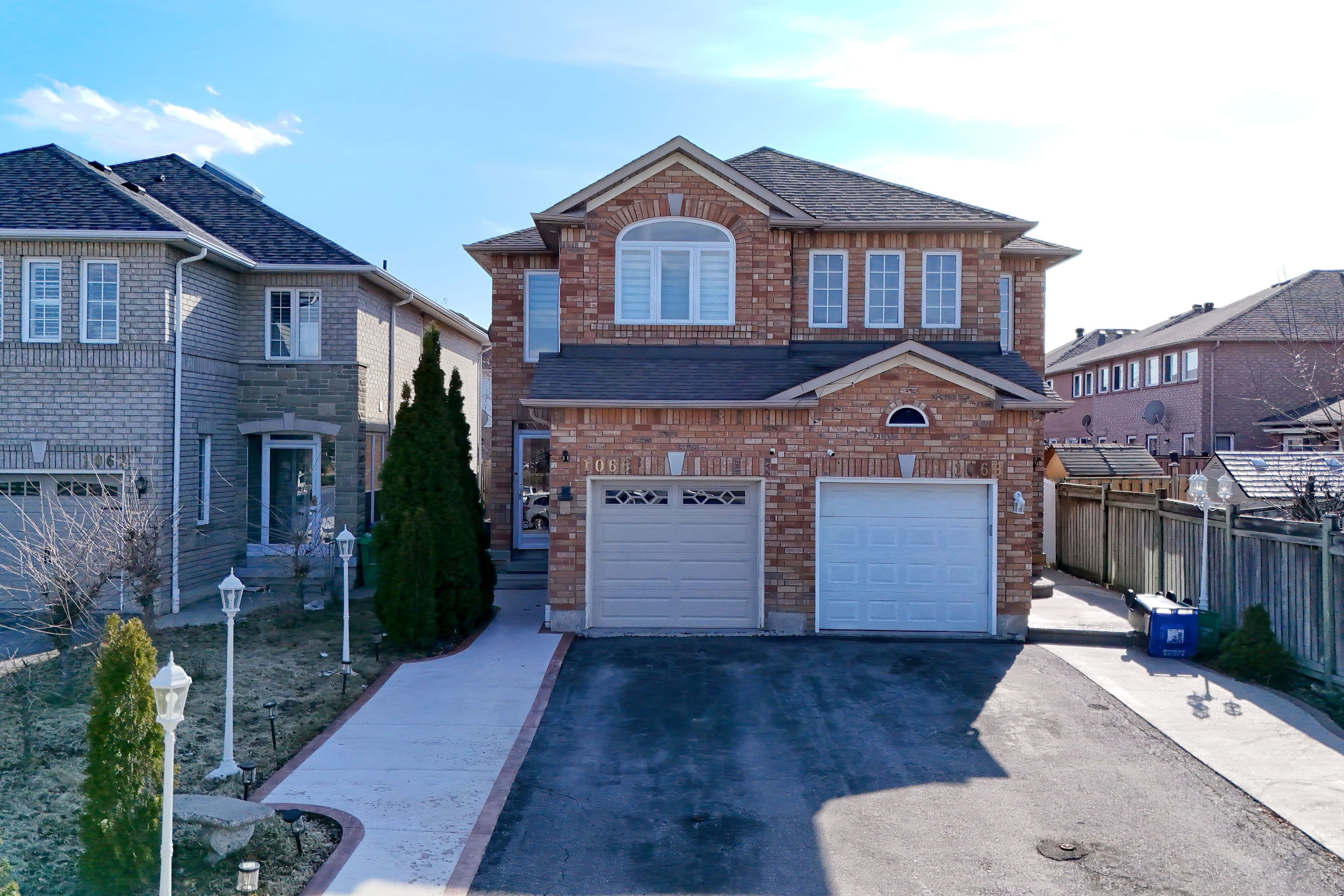 1066 Foxglove Place, Mississauga, ON L5V 2N5