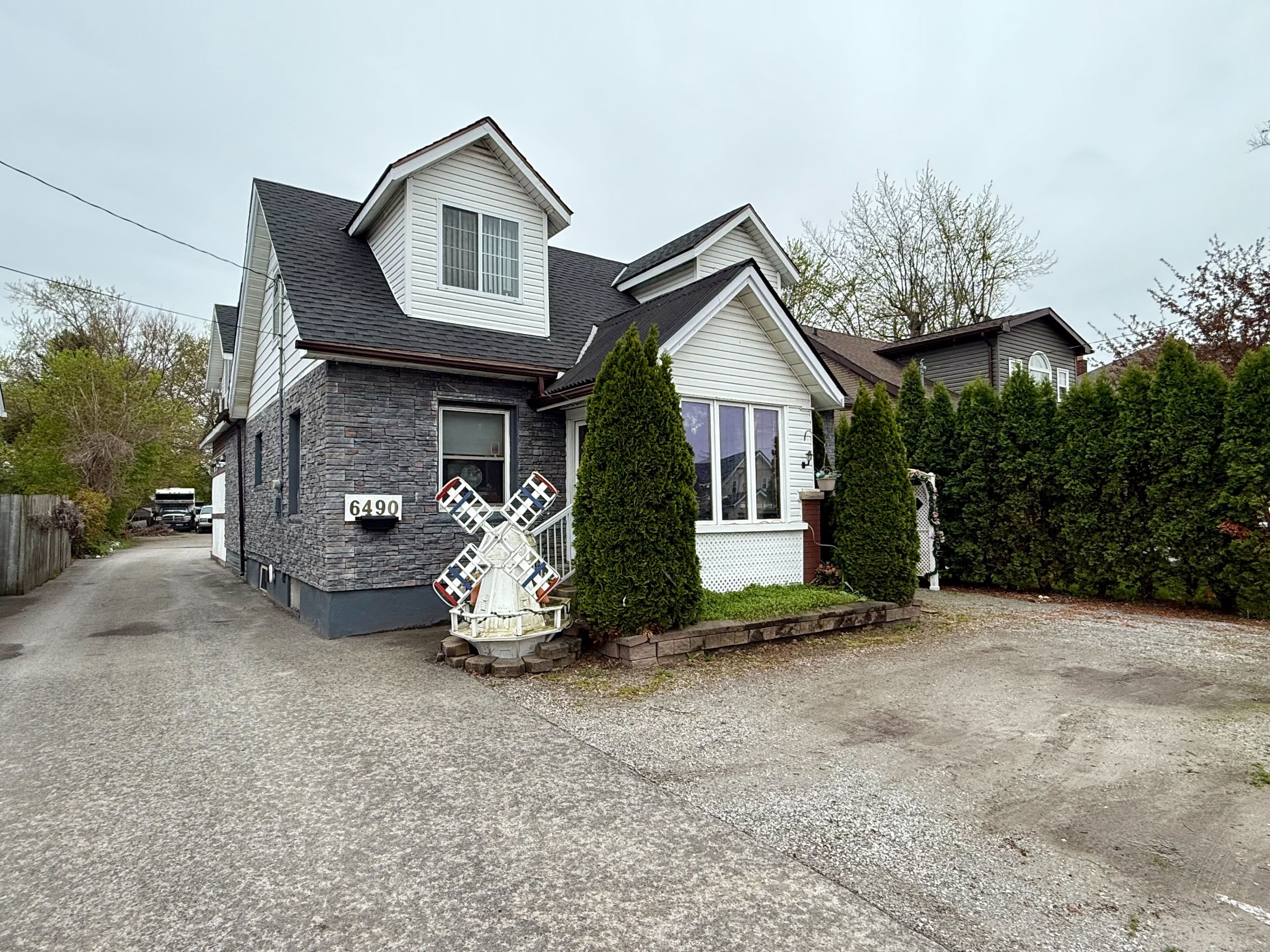 6490 Thorold Stone Road, Niagara Falls, ON L2J 1B3