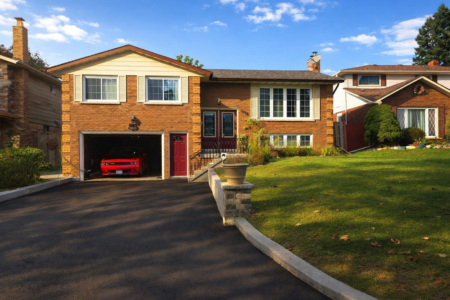 1018 Pinetree Court, Oshawa, ON L1K 1P4