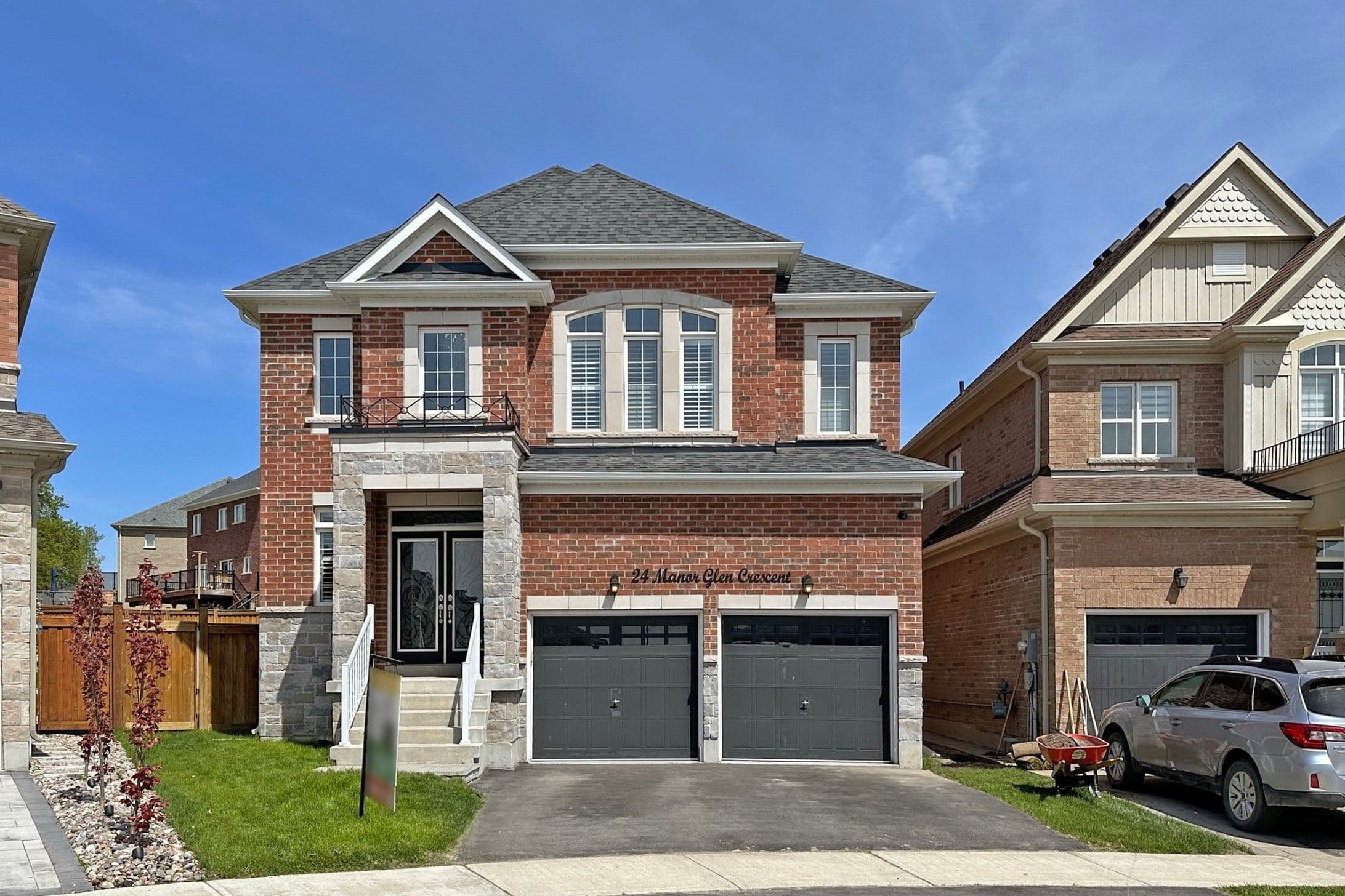24 Manor Glen Crescent, East Gwillimbury, ON L0G 1M0