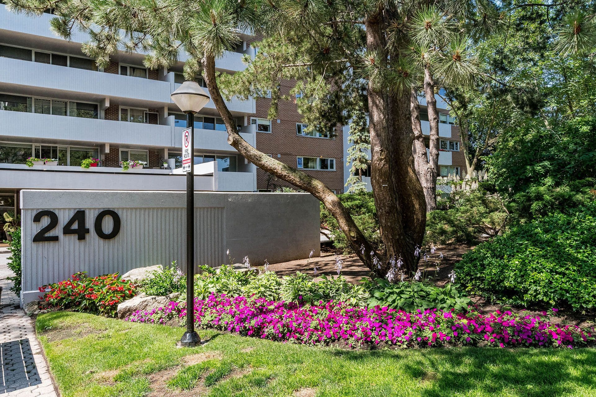 240 Scarlett Road 1304, Toronto W03, ON M6N 4X4