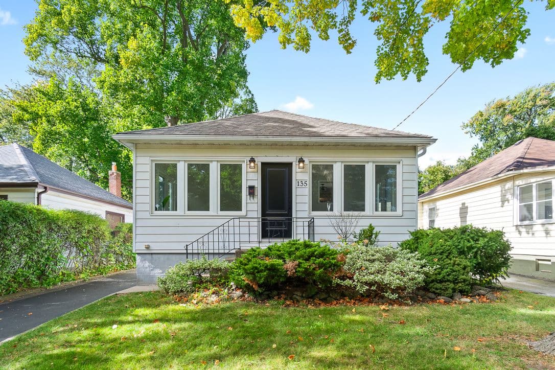 135 DEANE Avenue, Oakville, ON L6K 1N2