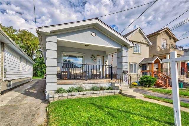 220 Holborne Avenue Lower, Toronto E03, ON M4C 2R9