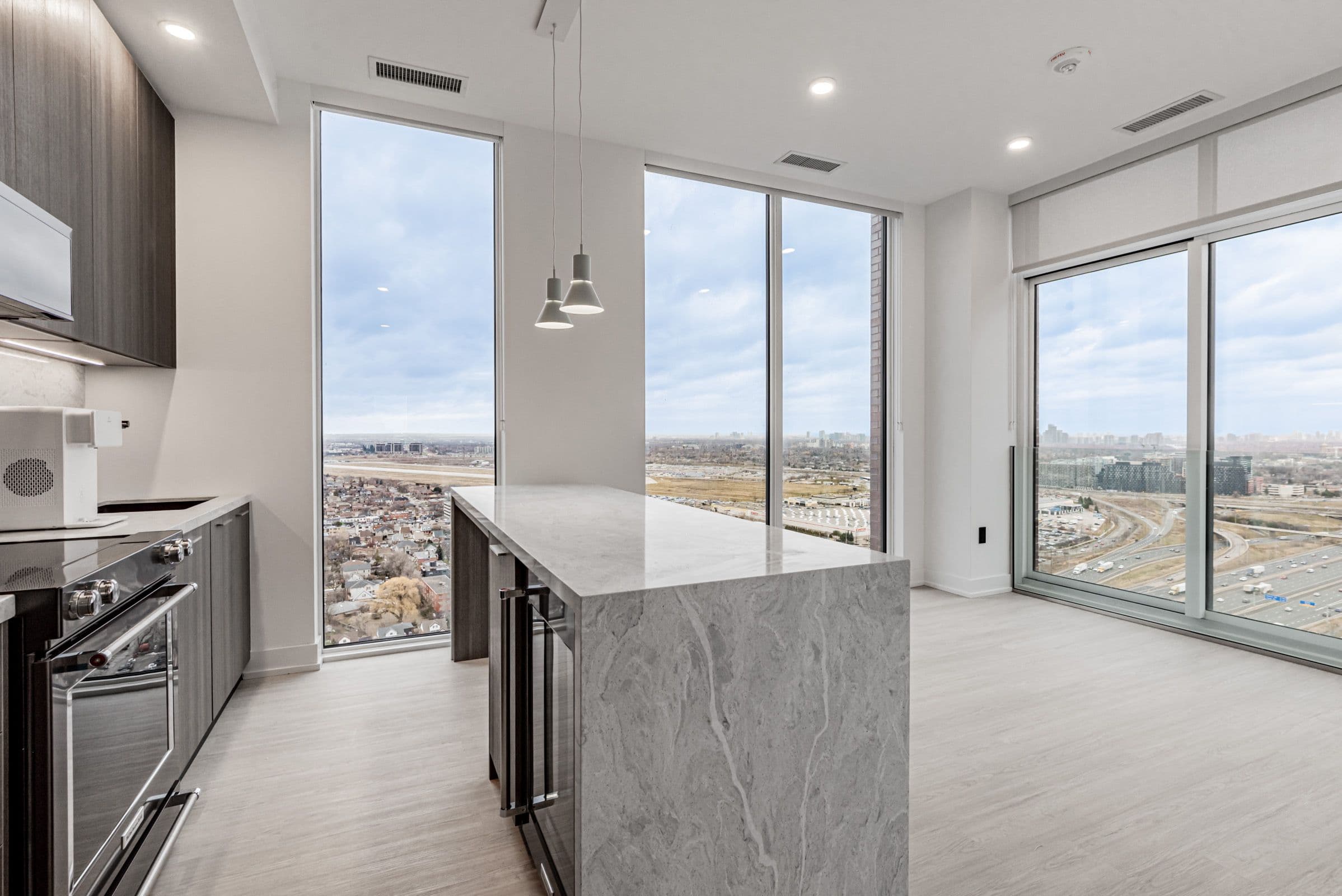 29 York Garden Way 1903, Toronto W04, ON M6A 2V1