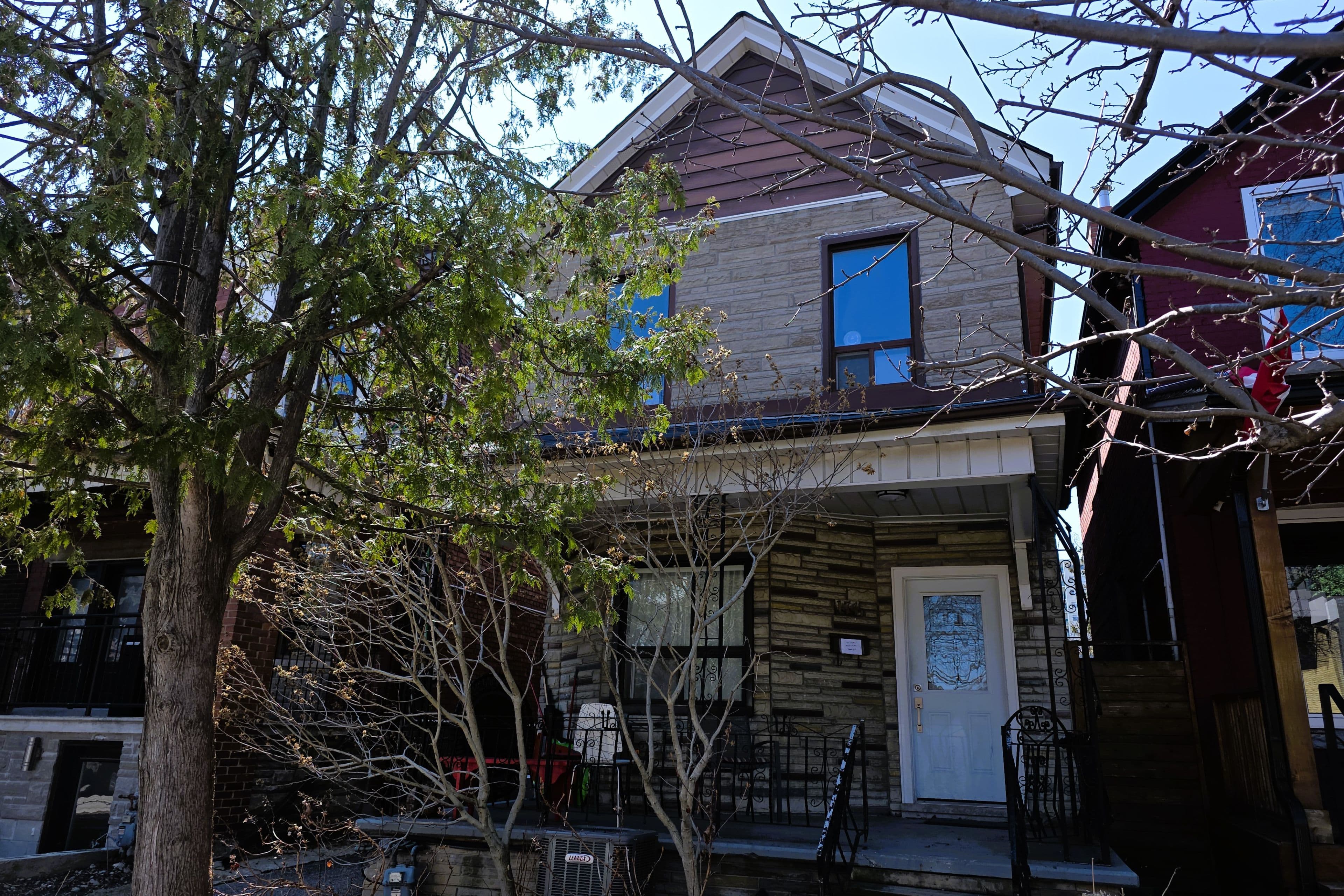 174 Delaware Avenue Main, Toronto C01, ON M6H 2T3