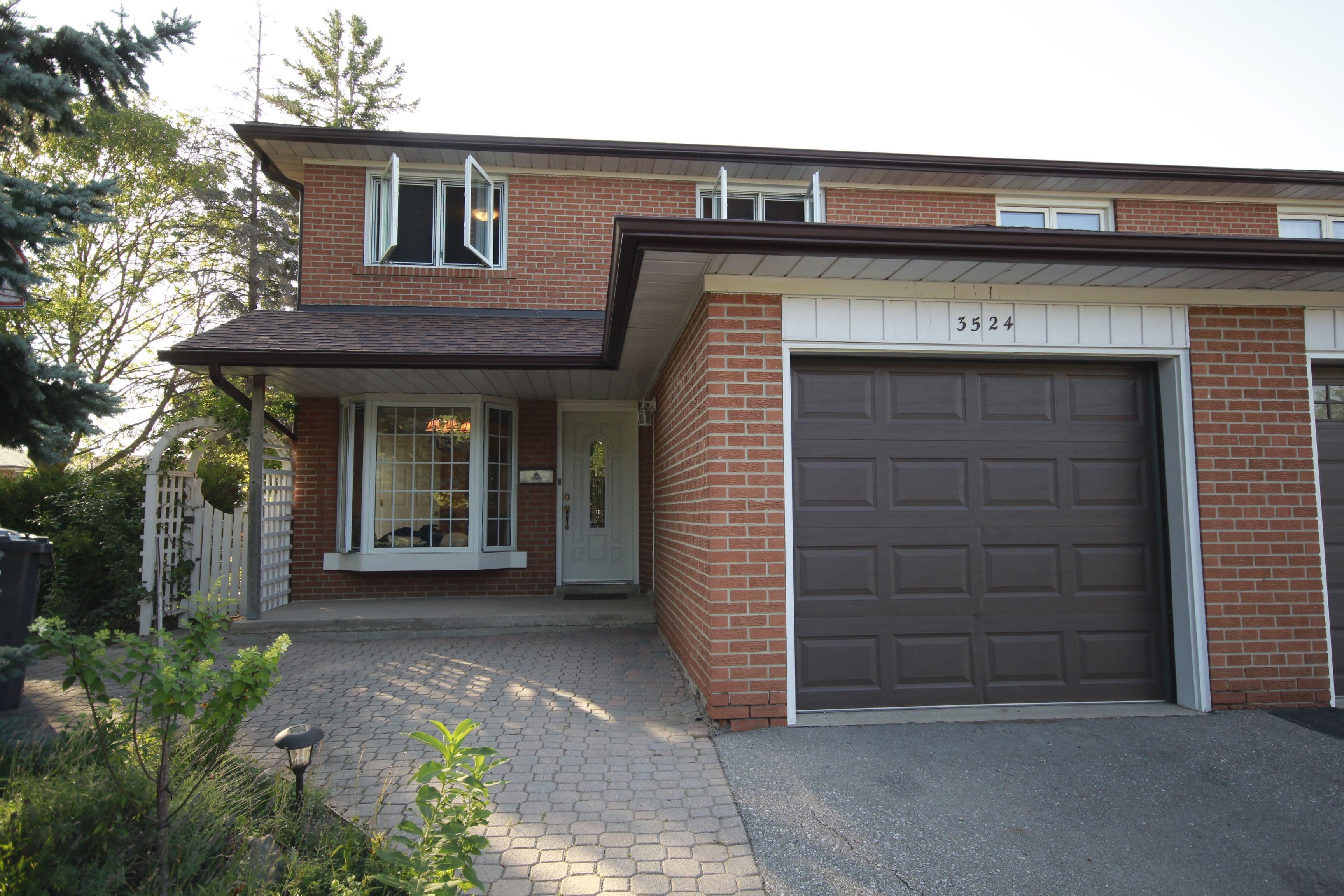 3524 Birchmeadow Crescent, Mississauga, ON L4Y 3R7
