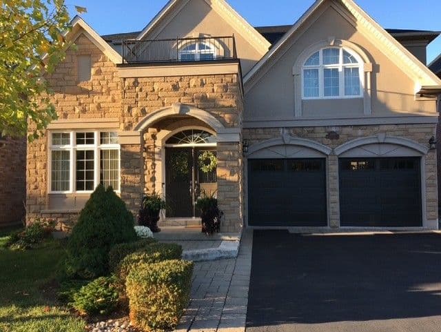 2489 Whistling Springs Crescent, Oakville, ON L6M 5G3