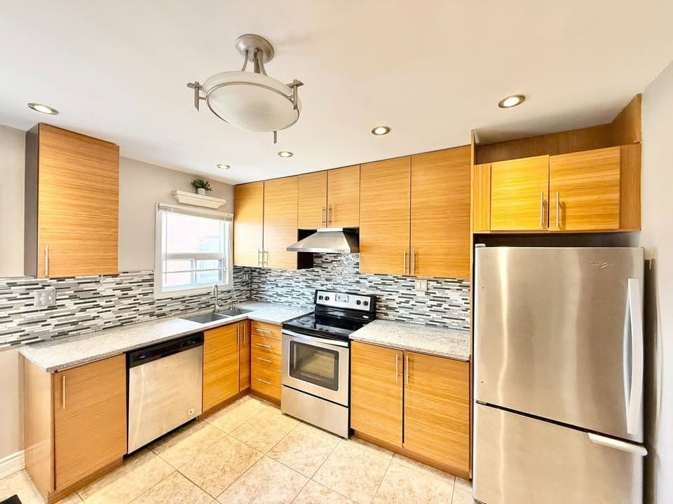 8 Hatherley Road 1, Toronto W03, ON M6E 1V9